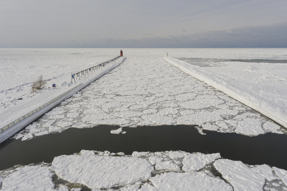 Ice takes over Lake Michigan shoreline in South Haven - mlive.com