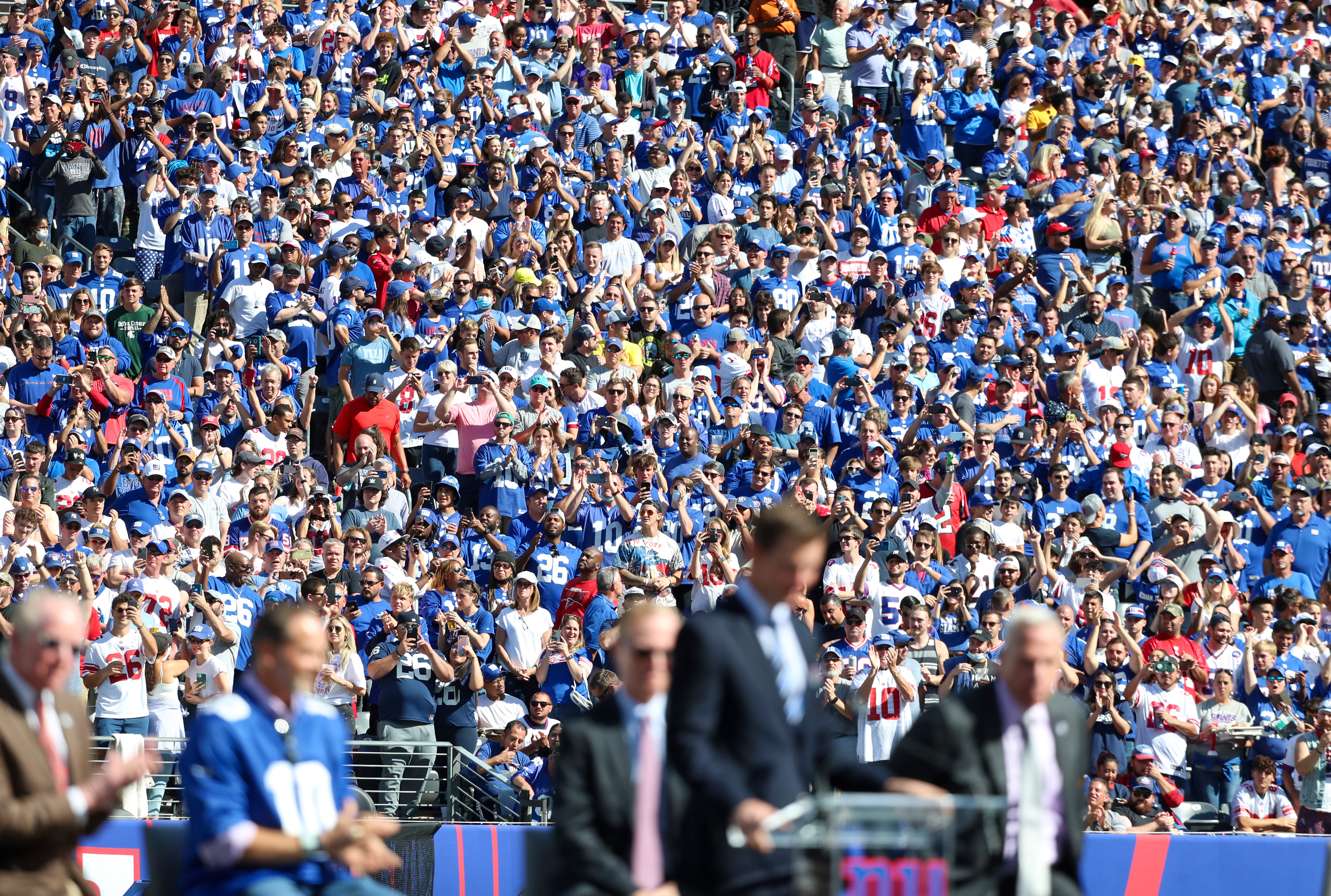 Giants retire Eli Manning's No. 10 jersey during halftime Ring of Honor  ceremony - Newsday