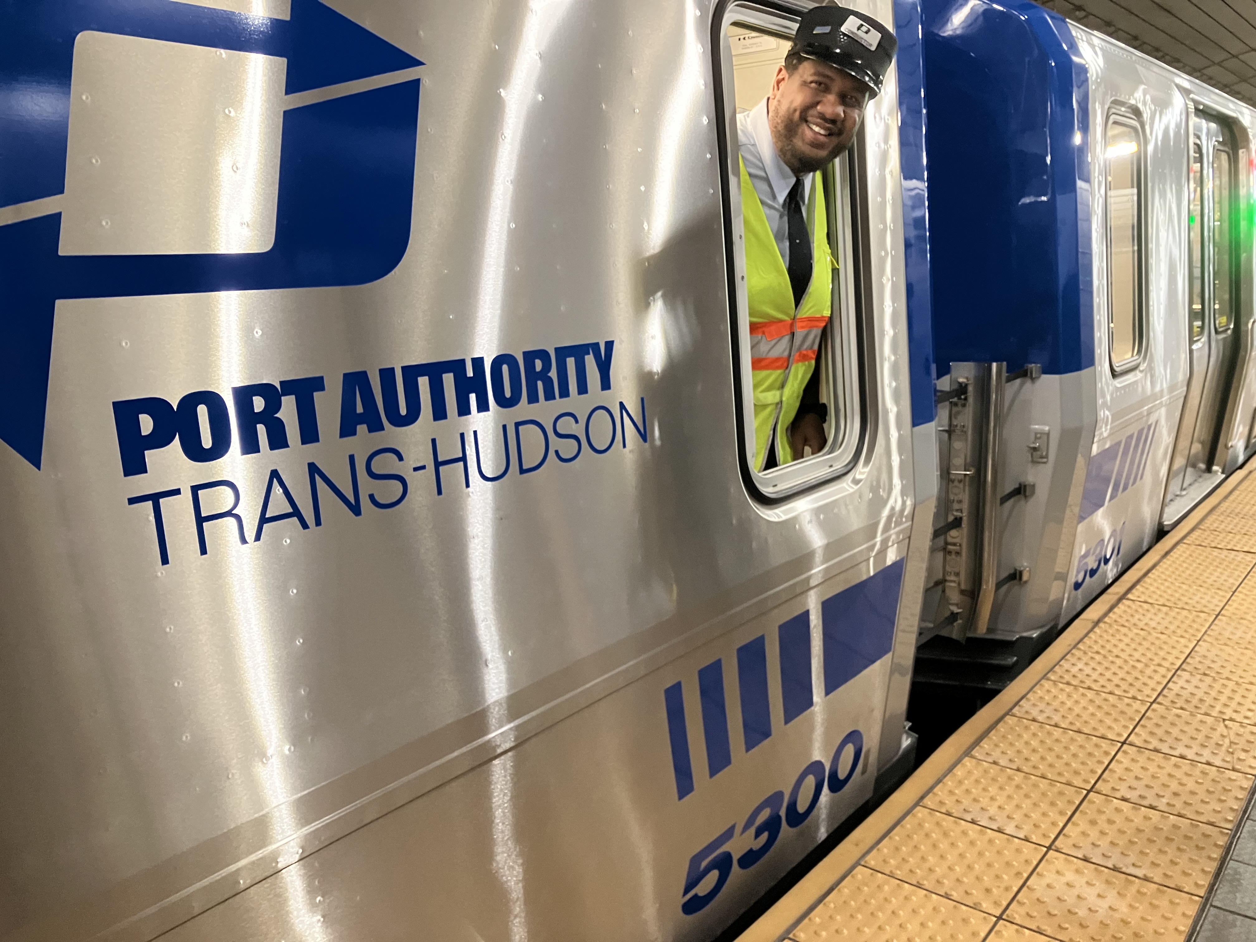 Longer trains to address overcrowding ready to debut on PATH commuter rail  line - nj.com