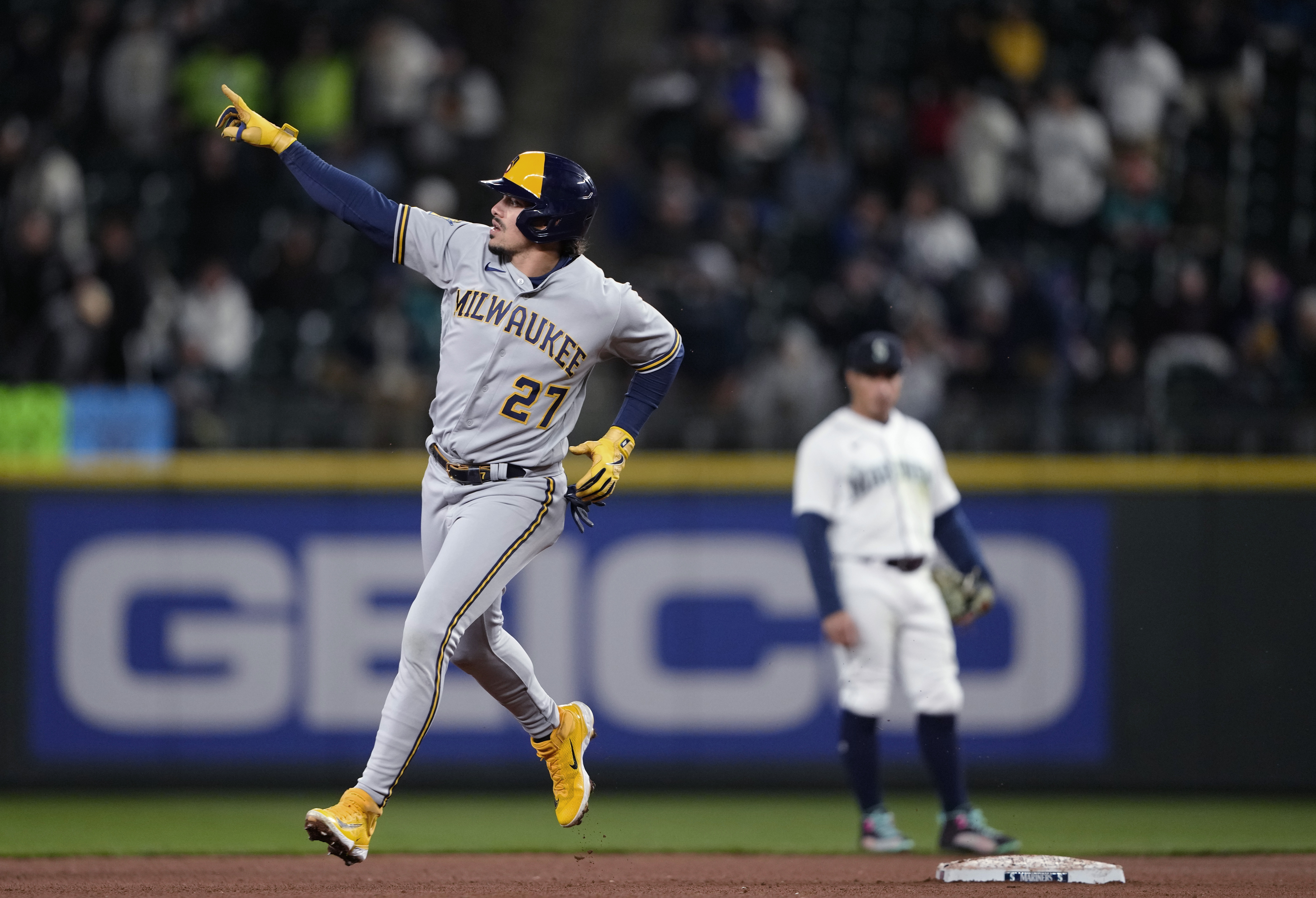 Pirates vs. Brewers prediction, betting odds for MLB on Saturday