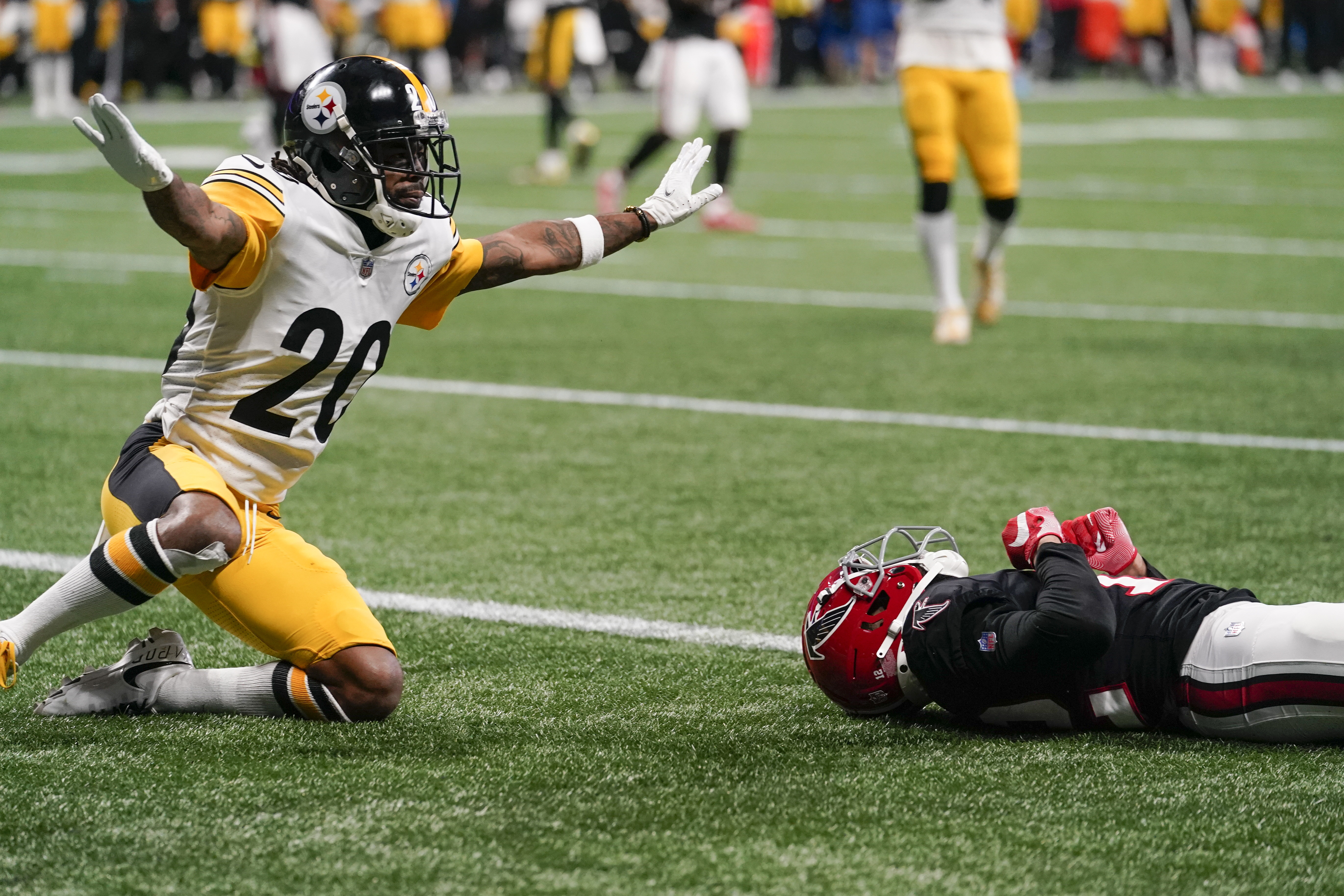 Steelers put together first winning streak of season by topping Falcons 