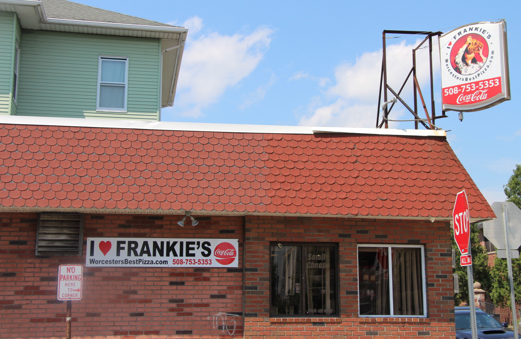 'I Love Frankies' specializes in New Yorkstyle pizza with wait times