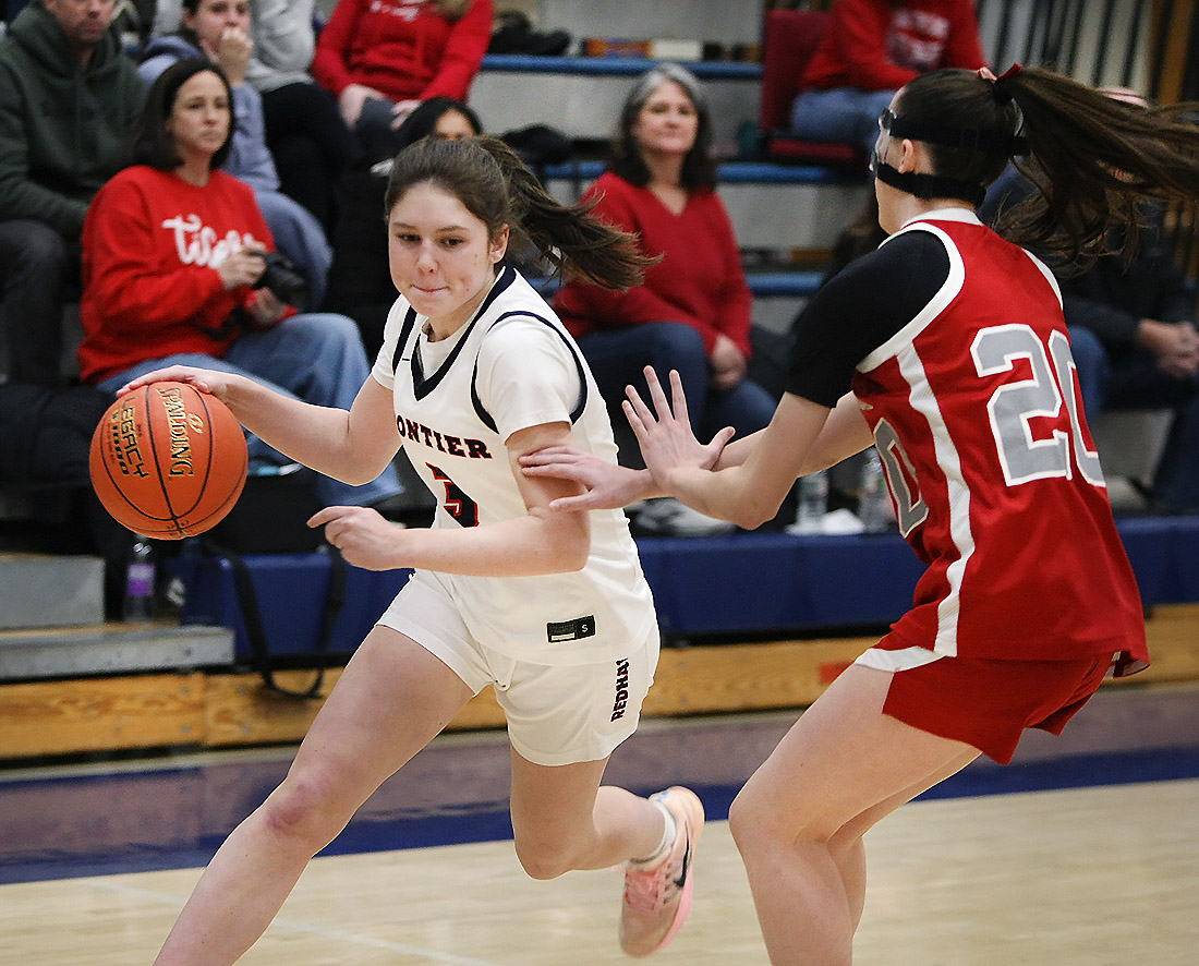 Tyngsbrough vs Frontier girls Div IV Basketball - masslive.com