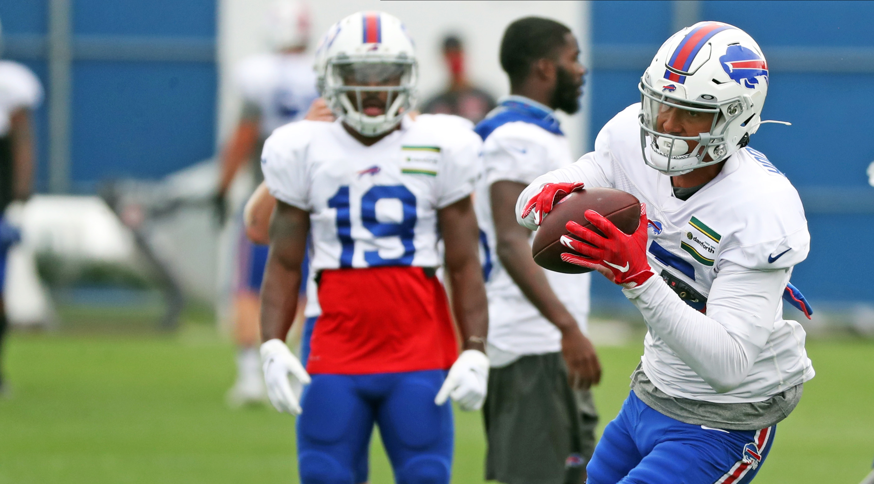 Giants' Isaiah Hodgins received NFL education from father and Buffalo Bills  star receivers 