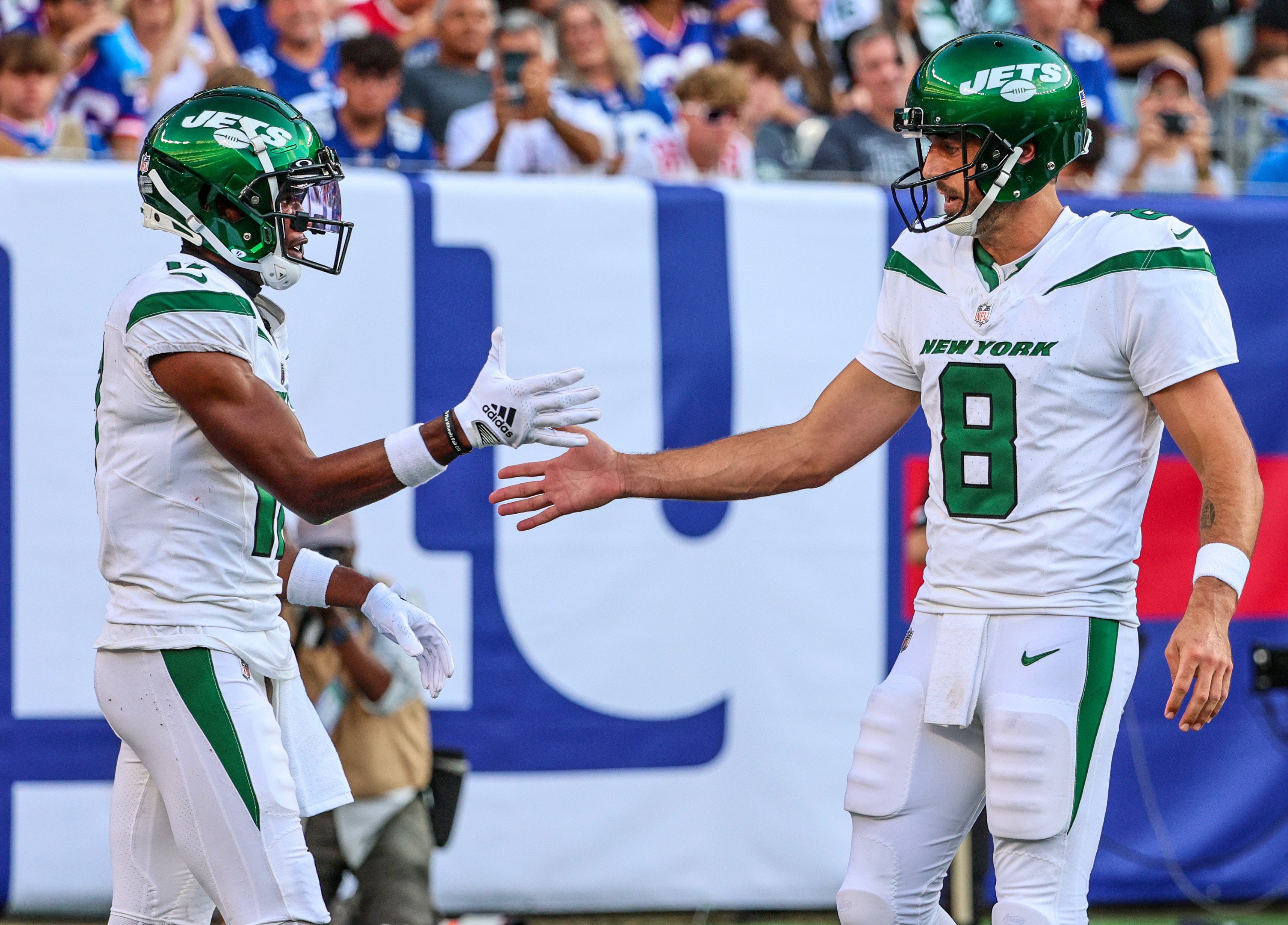 Aaron Rodgers throws a TD pass in his brief preseason debut as Jets beat  Giants 32-24