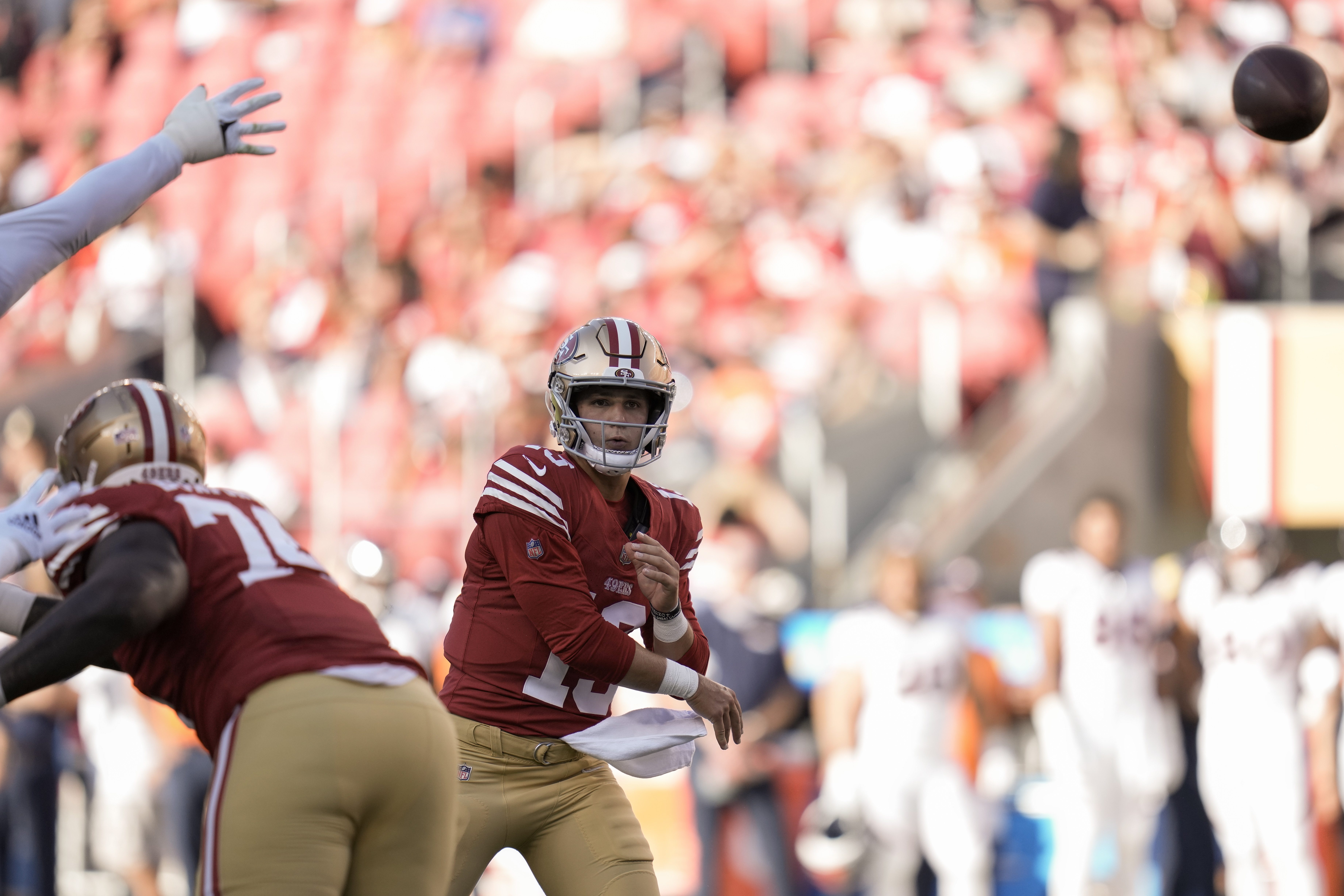 AP source: 49ers' Purdy has torn ligament in right elbow