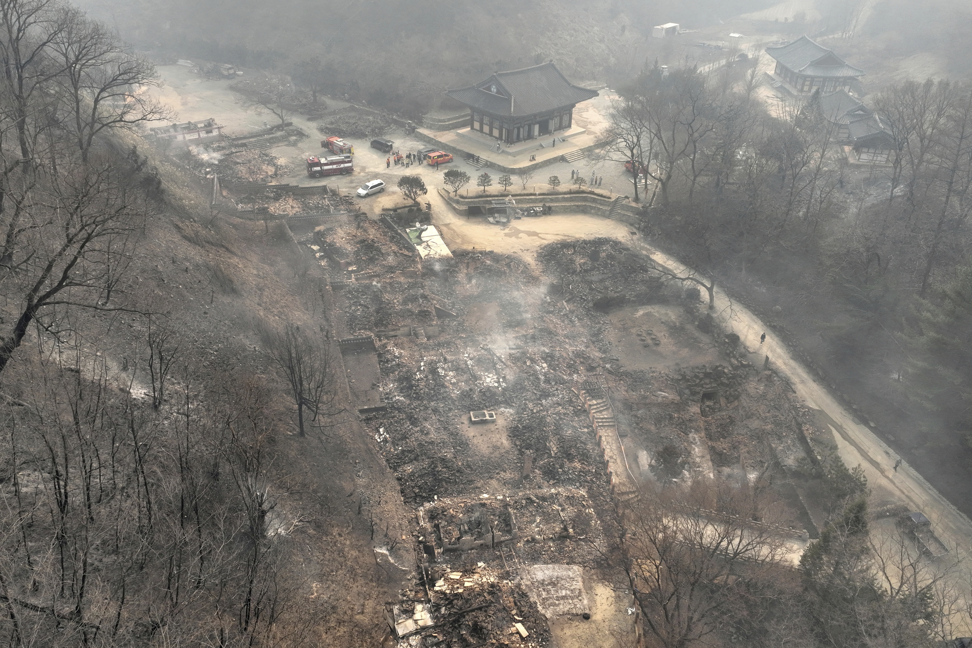 Deadly wildfires destroy ancient temple in South Korea - pennlive.com