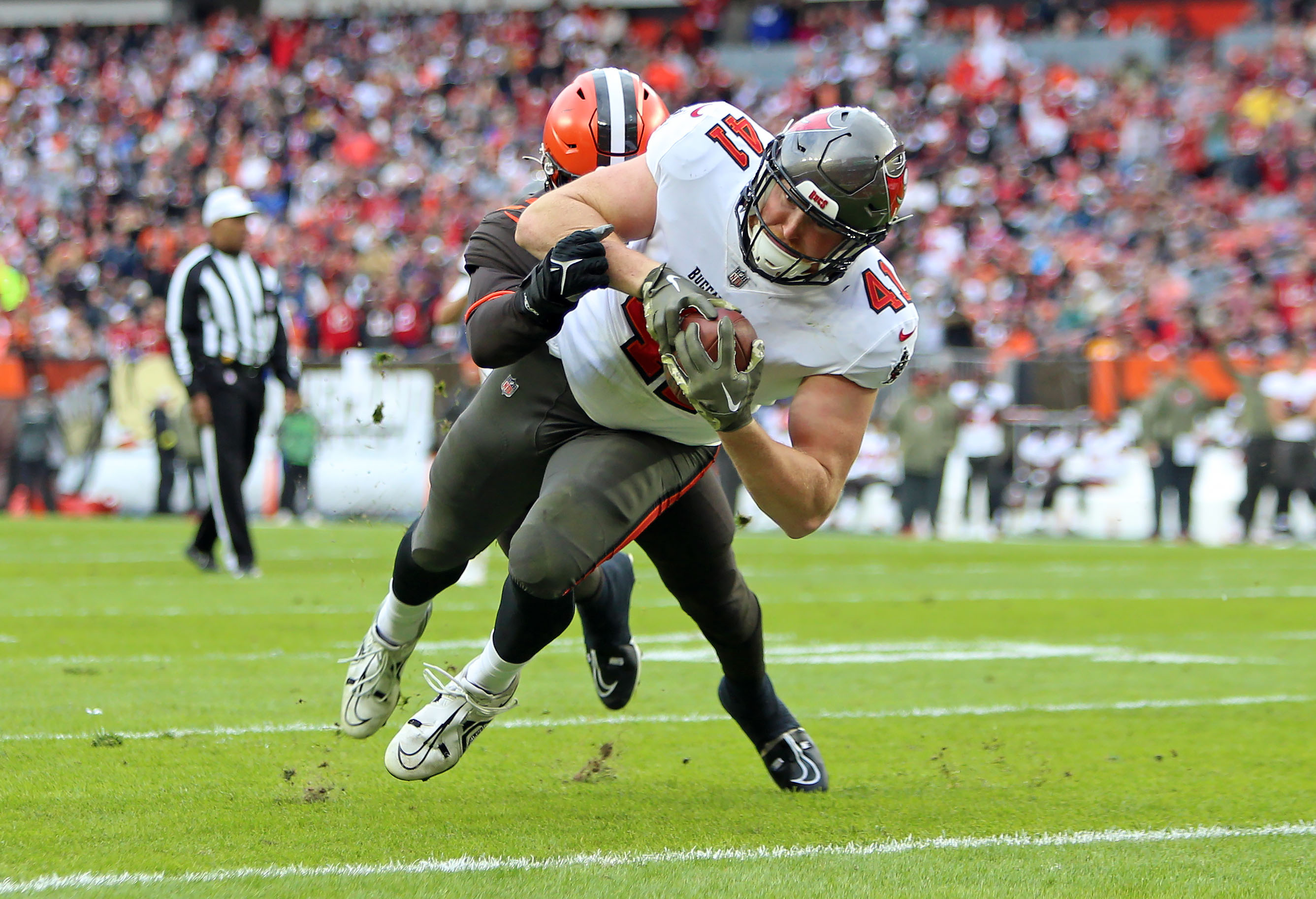 Tampa Bay Buccaneers Tight End Ko Kieft makes a catch during the