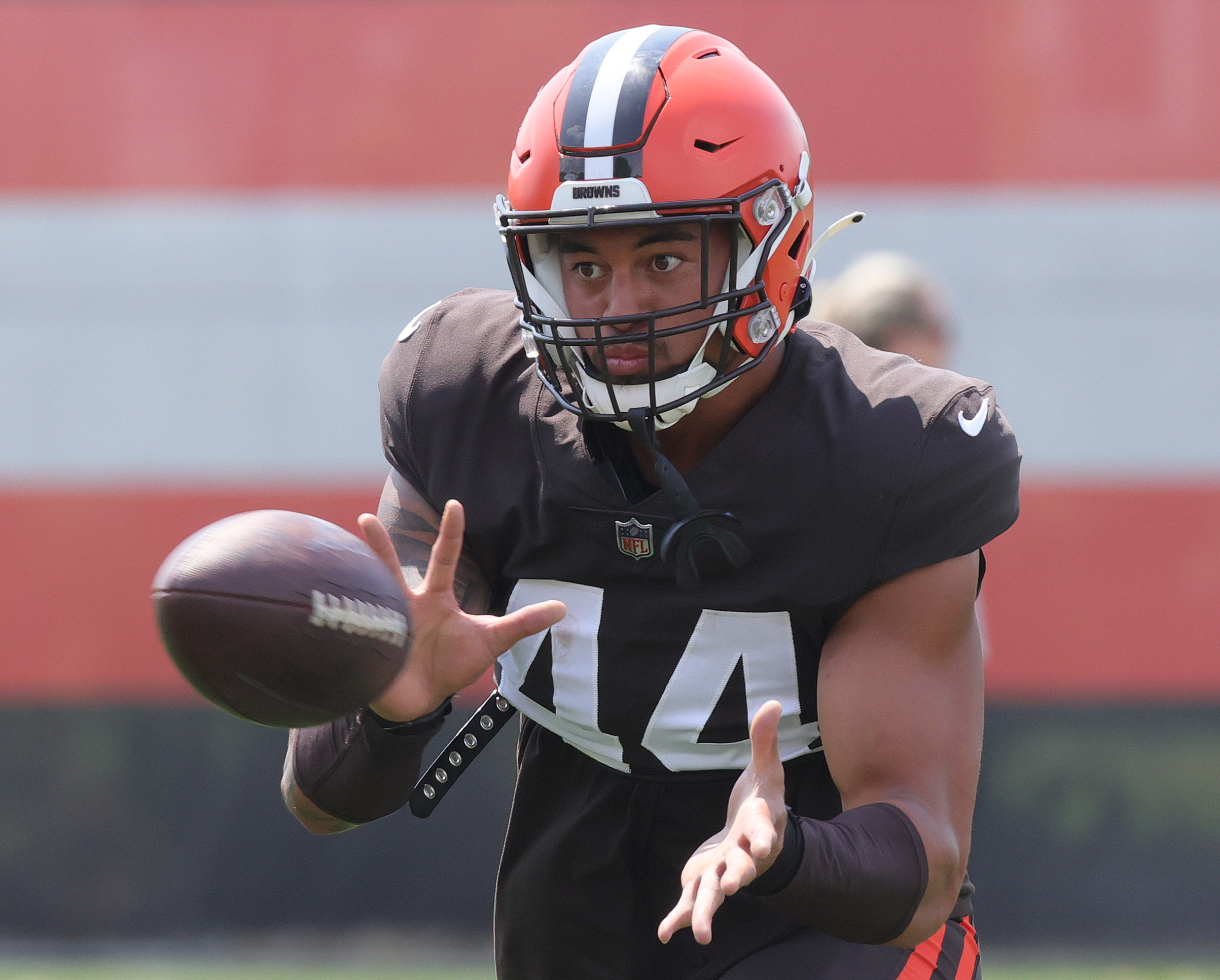 Cleveland Browns linebacker Sione Takitaki 