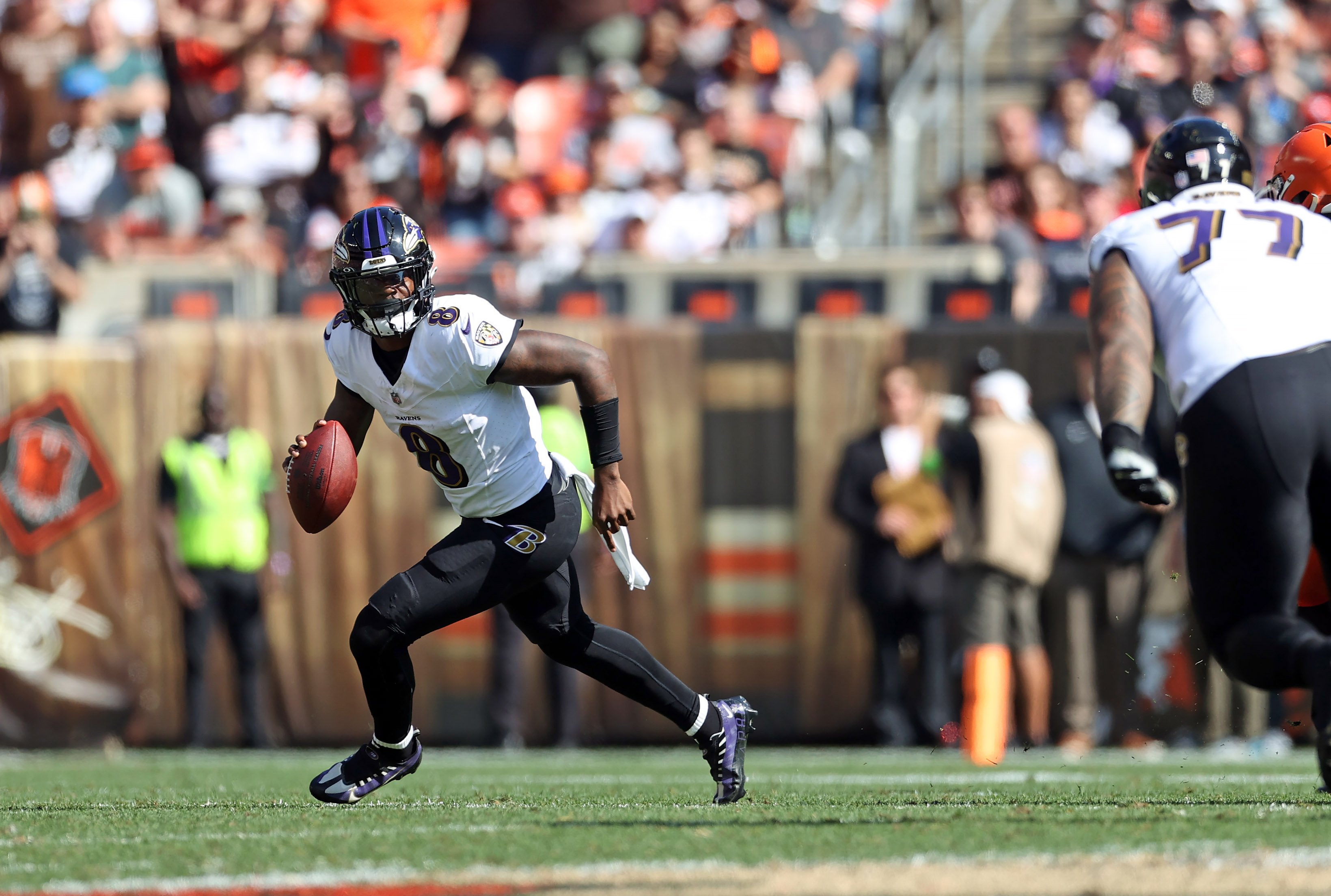 VIDEO: Ravens QB Lamar Jackson scrambles for first NFL touchdown