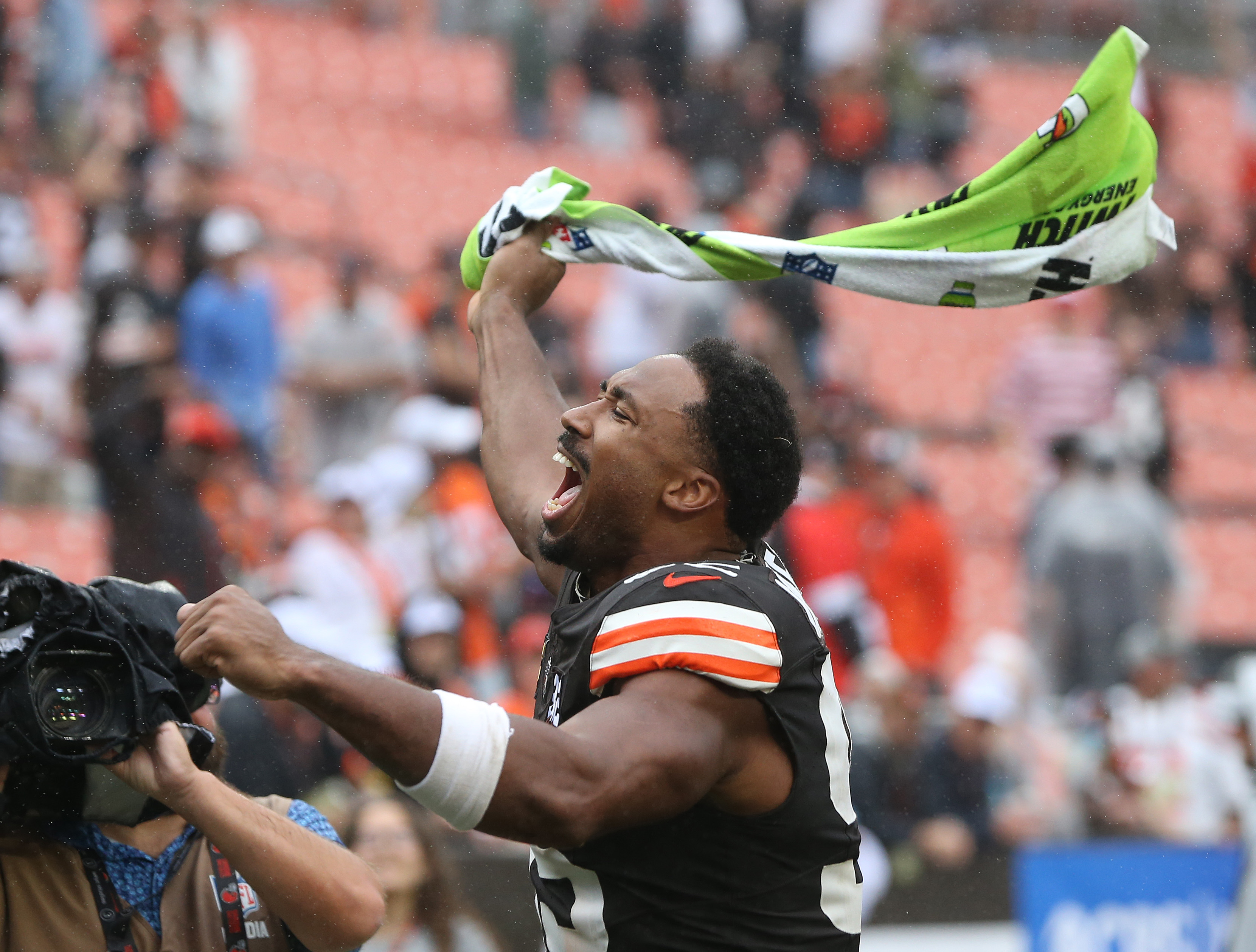 Browns roll to 24-3 season-opening win over Bengals