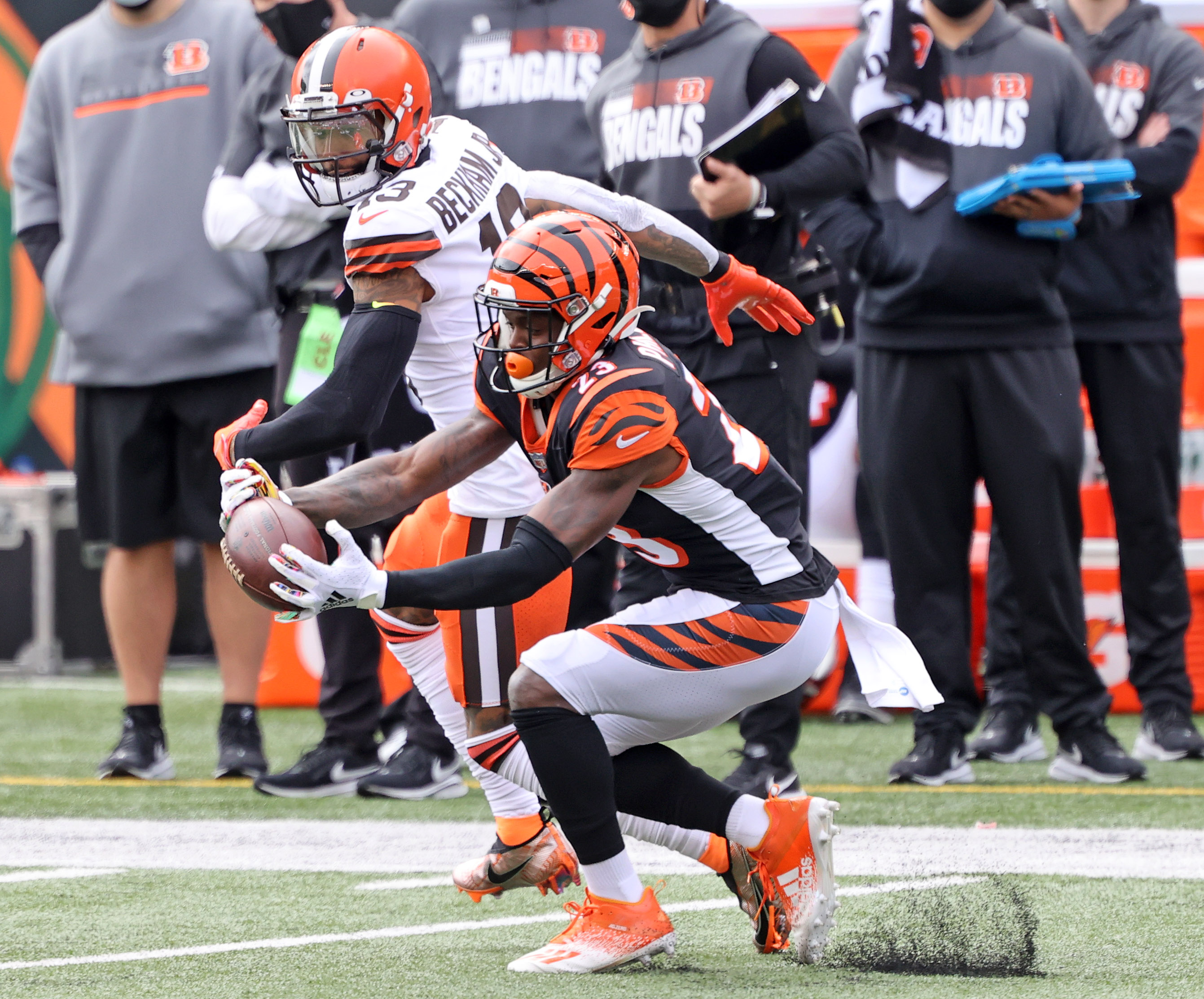 Cincinnati Bengals cornerback Darius Phillips (23) warms up before an NFL  football game against …