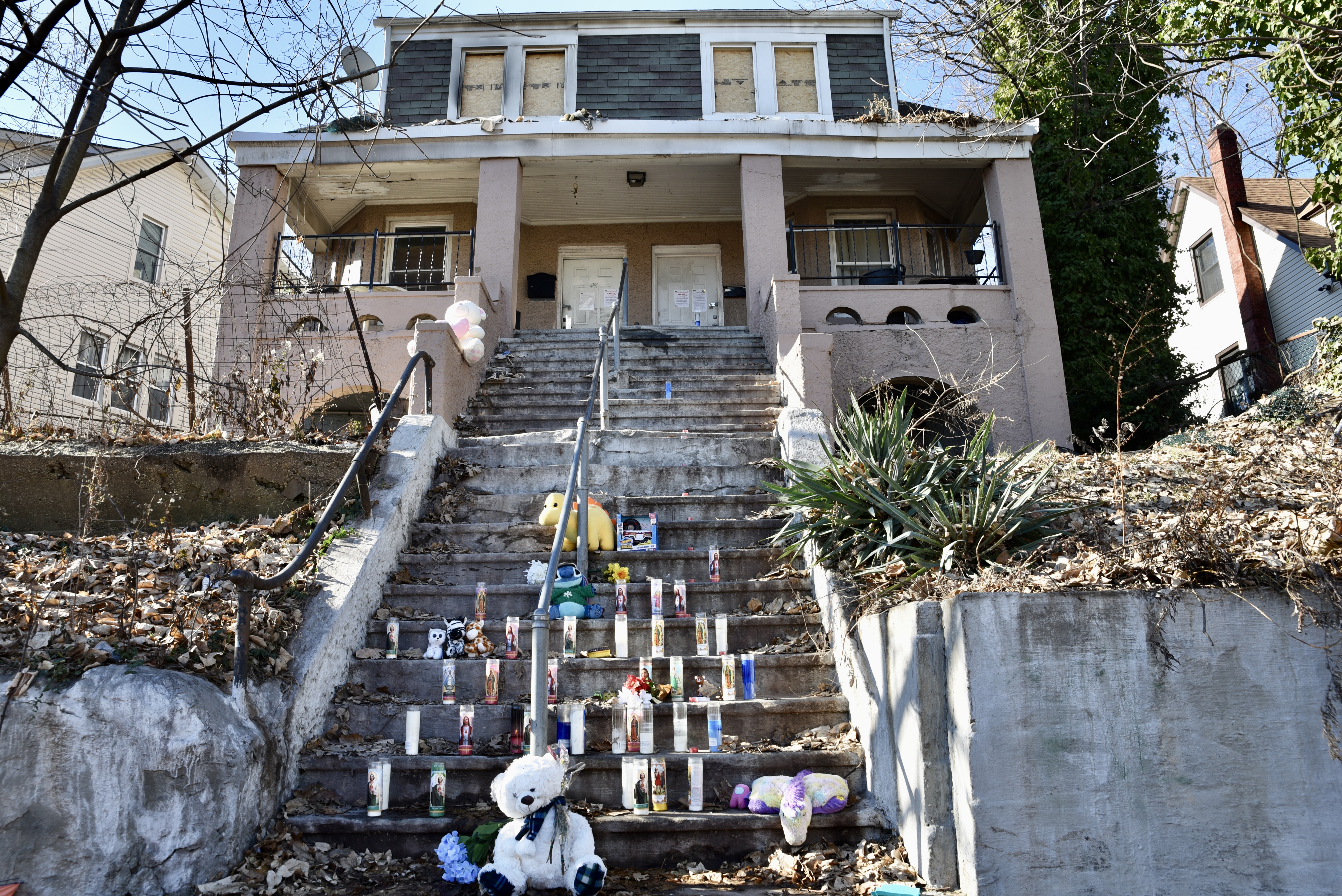 3 Dead, 4 Injured In Garden City House Fire