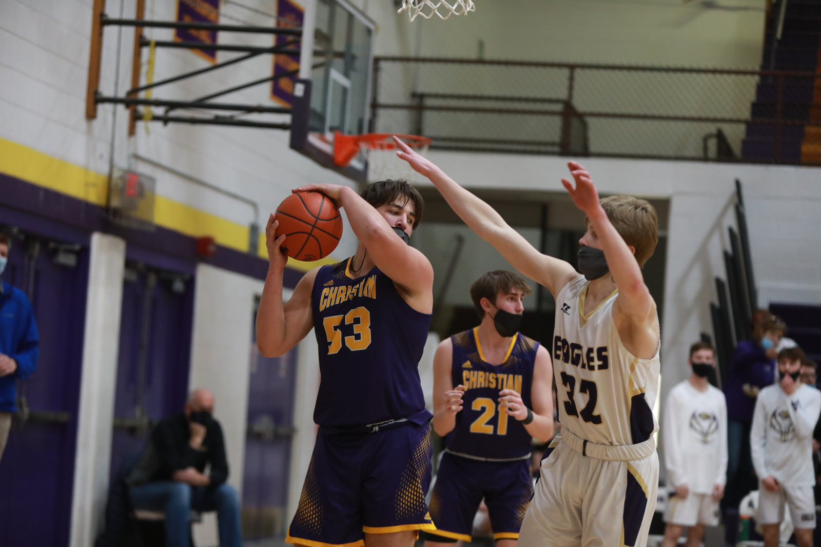 Schoolcraft defeats Kalamazoo Christian to win the division 3 regional