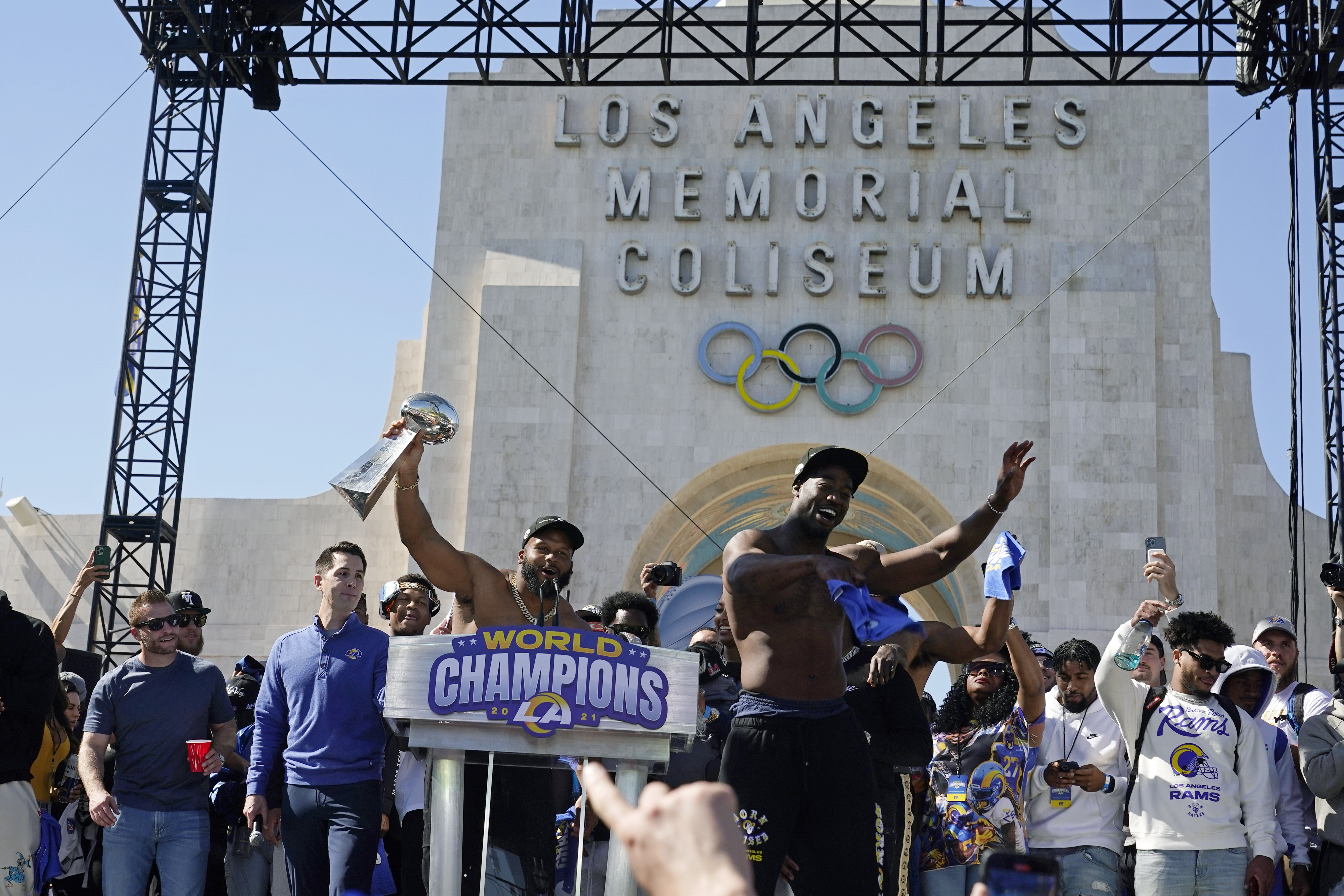 Rams fans cheer Super Bowl champs at LA victory parade