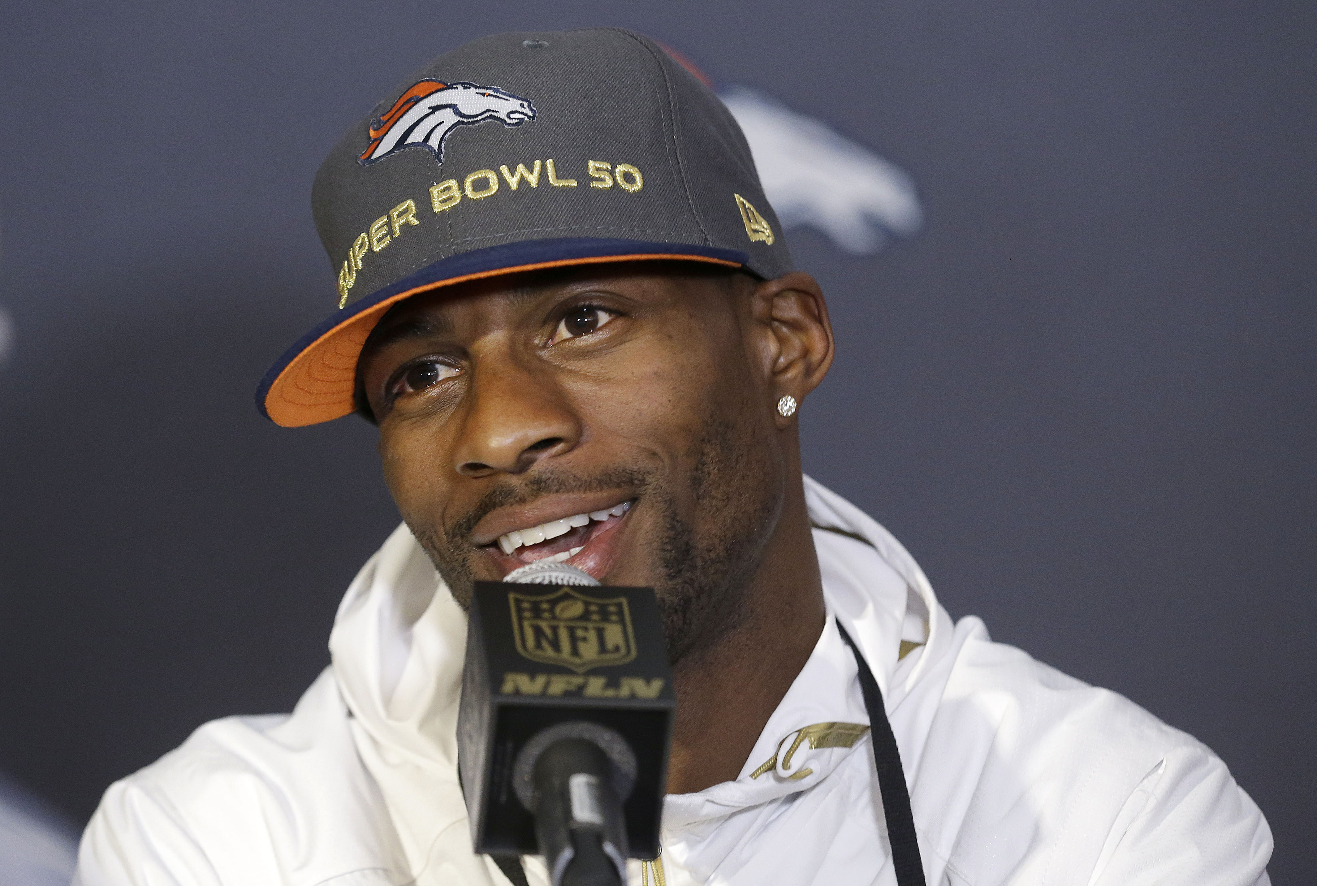 Bills' Emmanuel Sanders quickly changes tune on bleu cheese after outing in  Buffalo (Watch) 