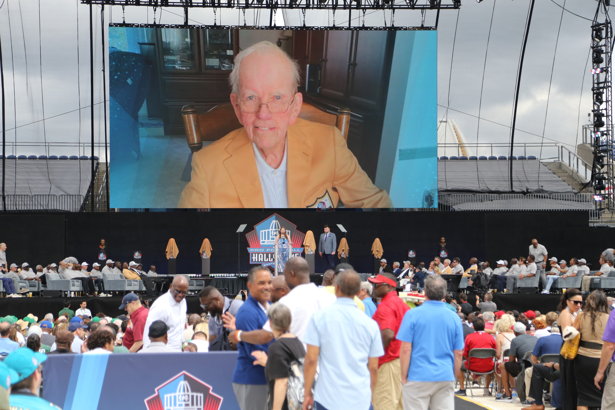 Art McNally, 'father of instant replay' and Hall of Fame NFL