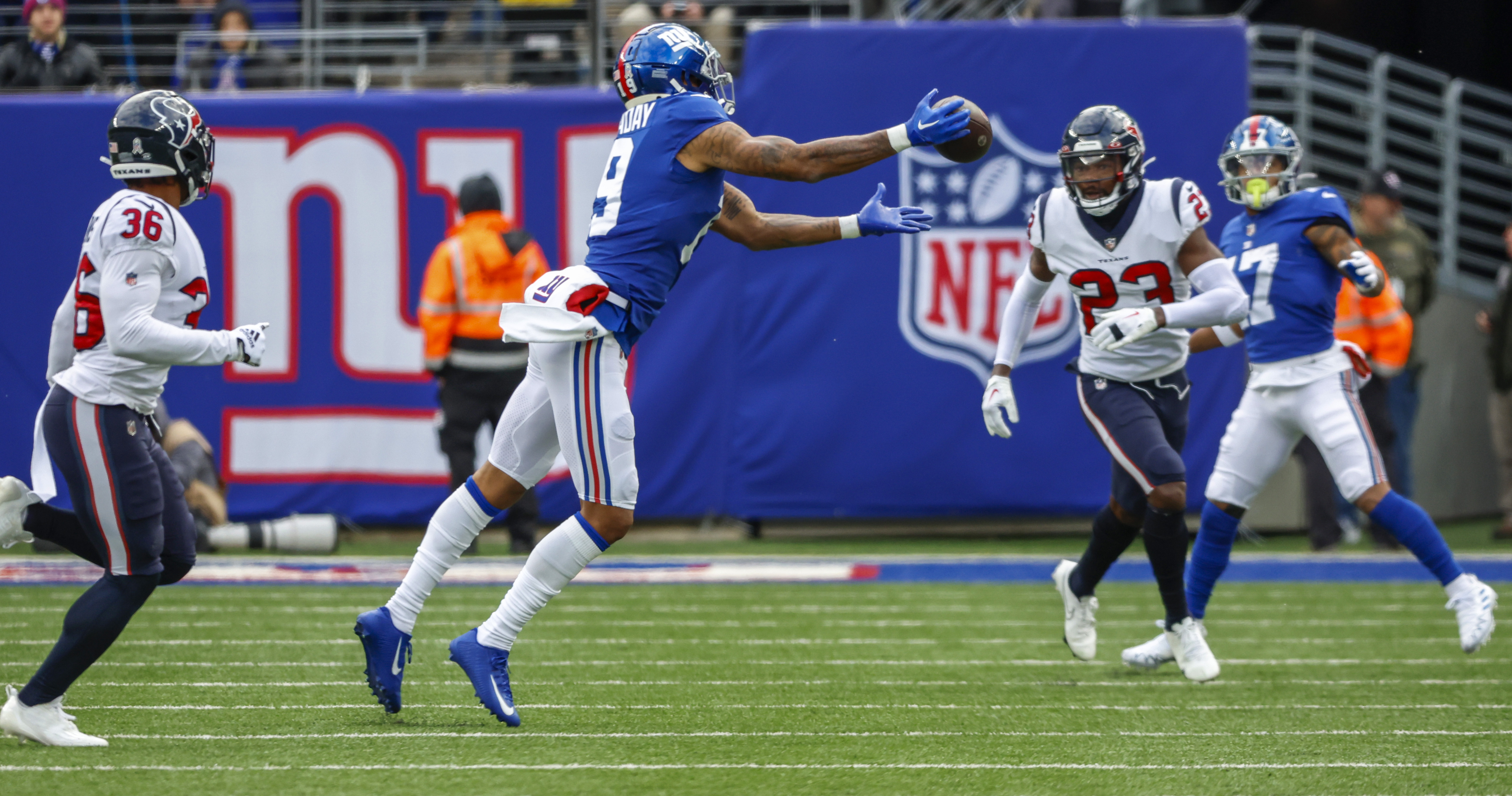 Giants Thrash Texans and Shake Off Gloom - The New York Times