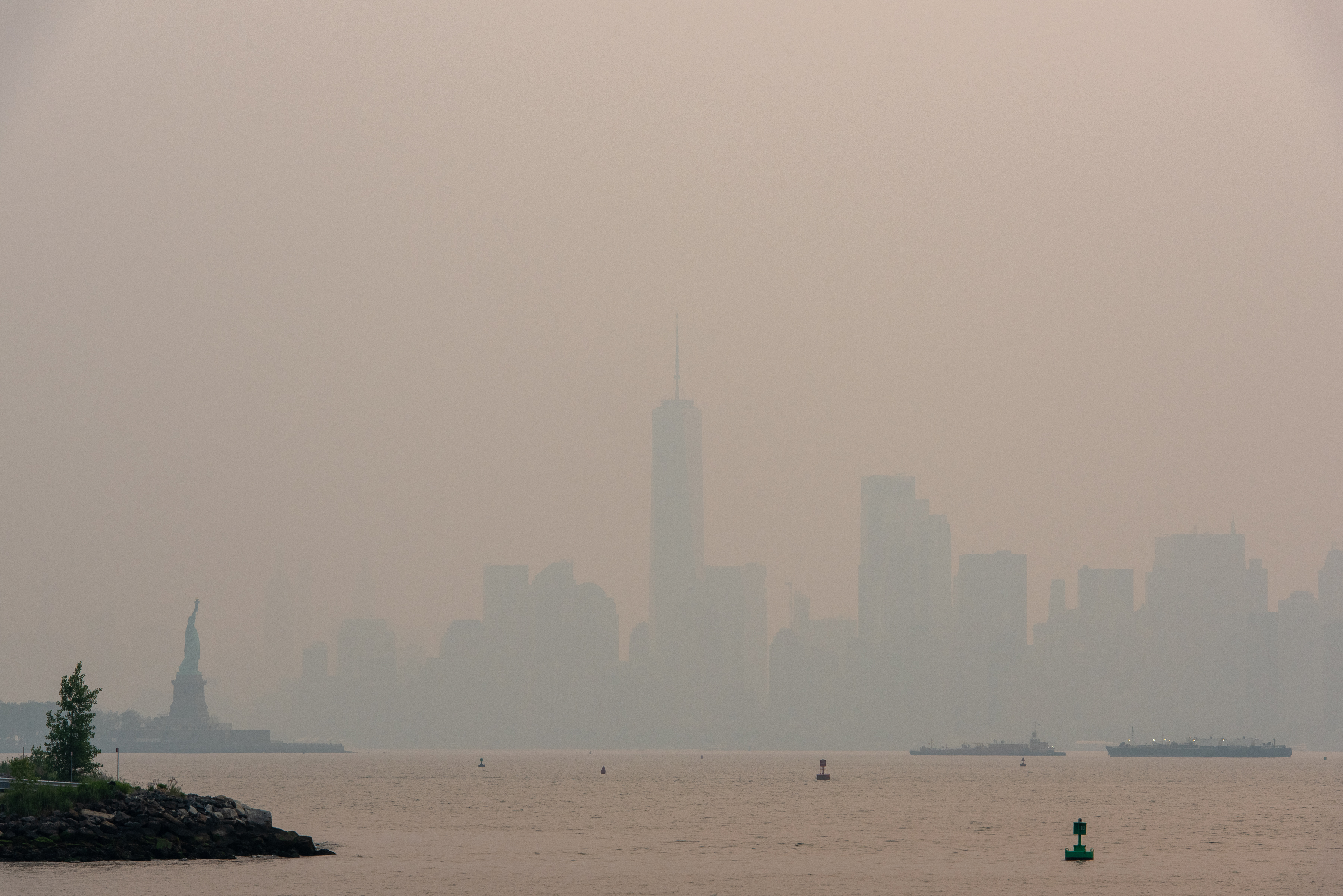 Yankees Stadium shrouded in smoke from Canada wildfire in eerie scene