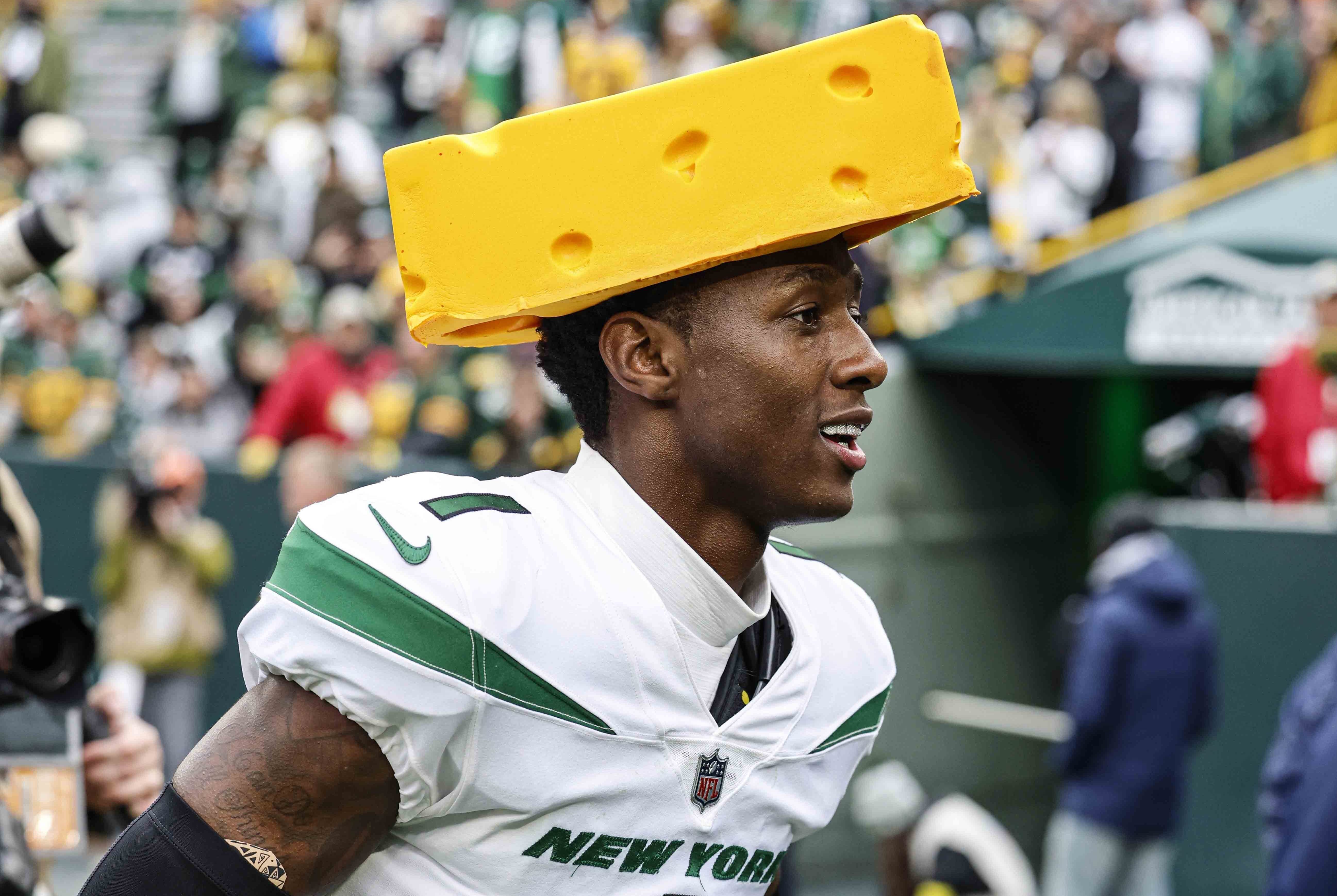 Sauce Gardner promises to 'burn the cheesehead' if Aaron Rodgers joins the  Jets