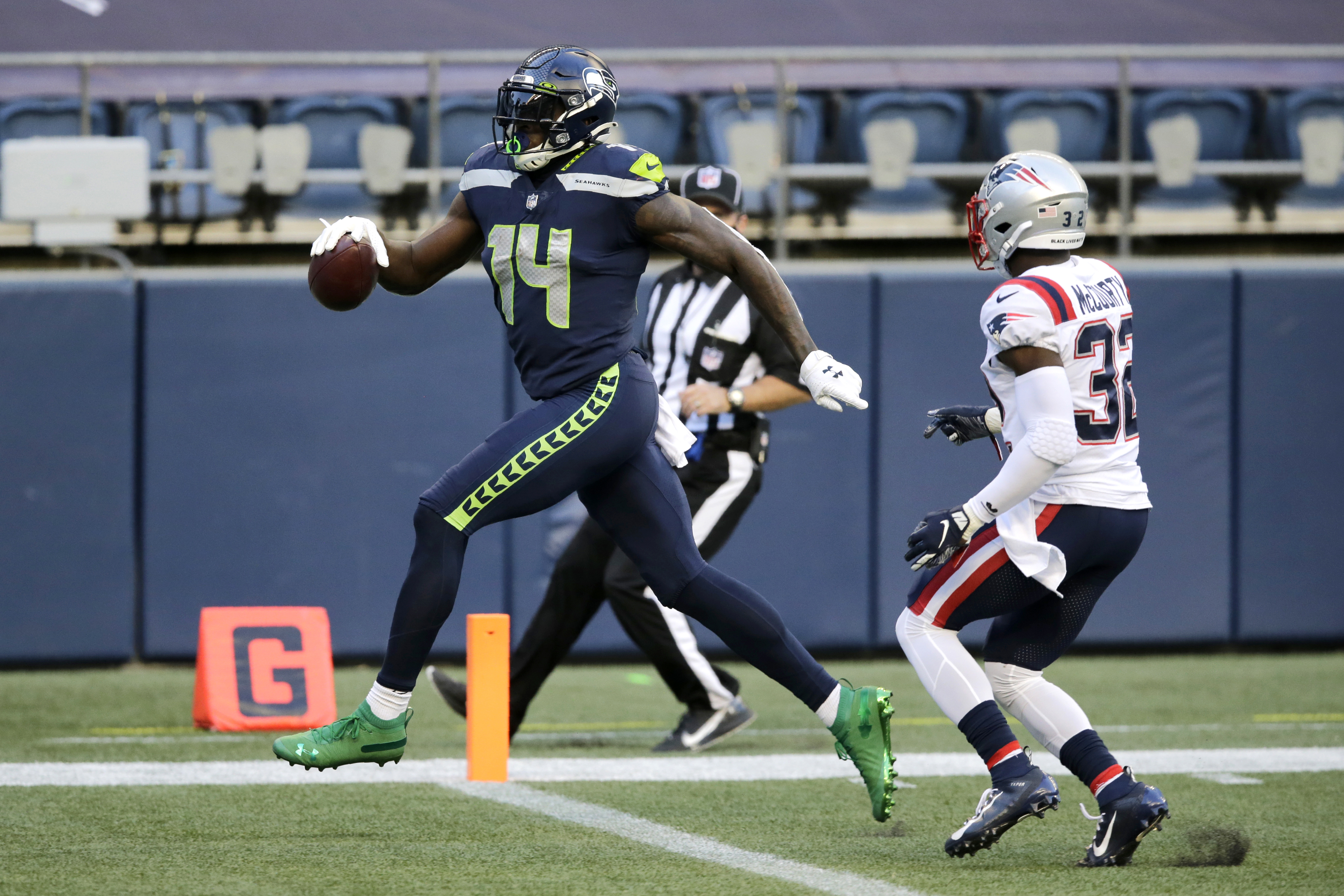 Seattle Seahawks hold off New England Patriots with last-minute goal-line  stand