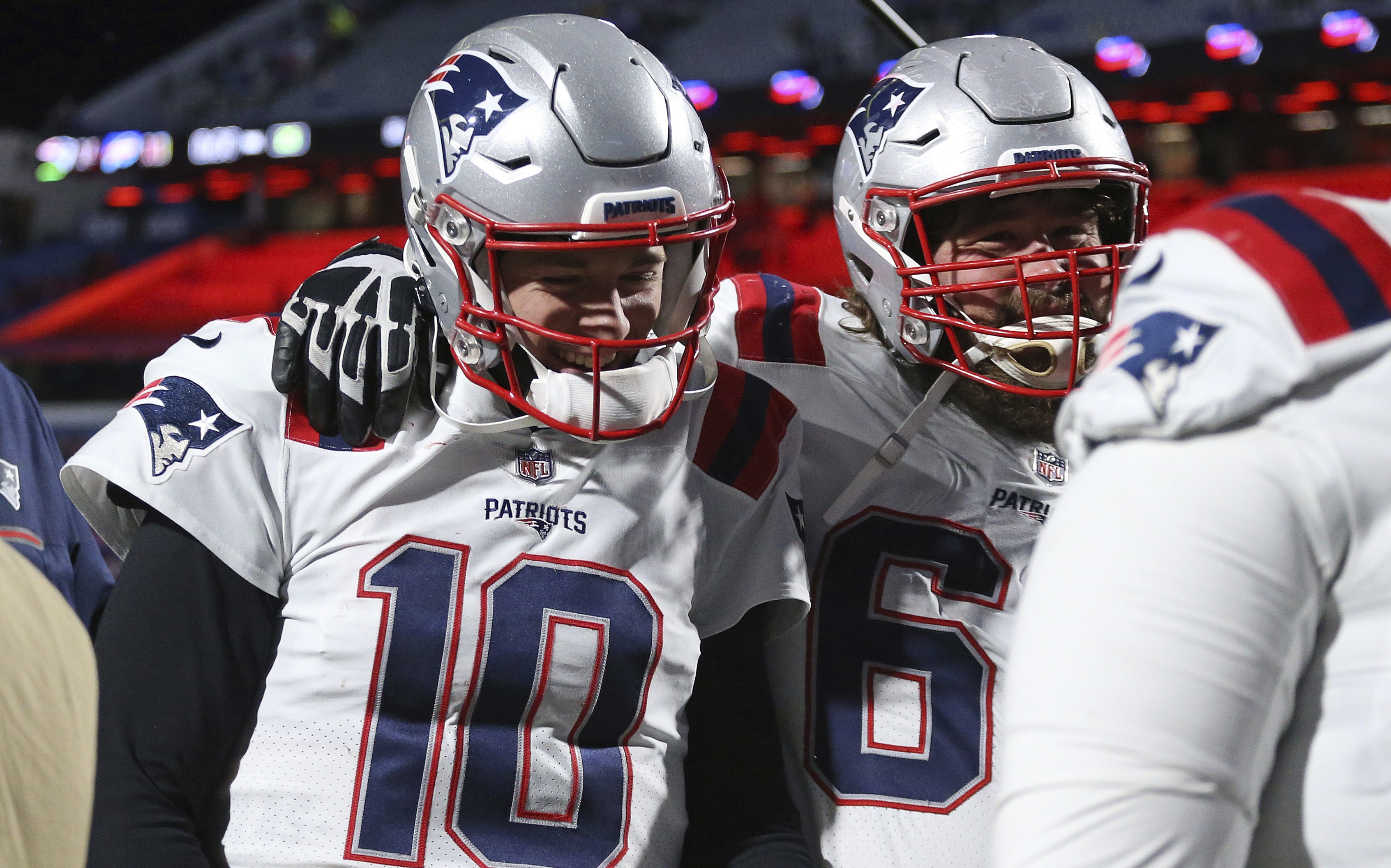 Patriots run the ball 46 times and Mac Jones throws 3 passes in huge win  over Bills (7 up, 3 down) 