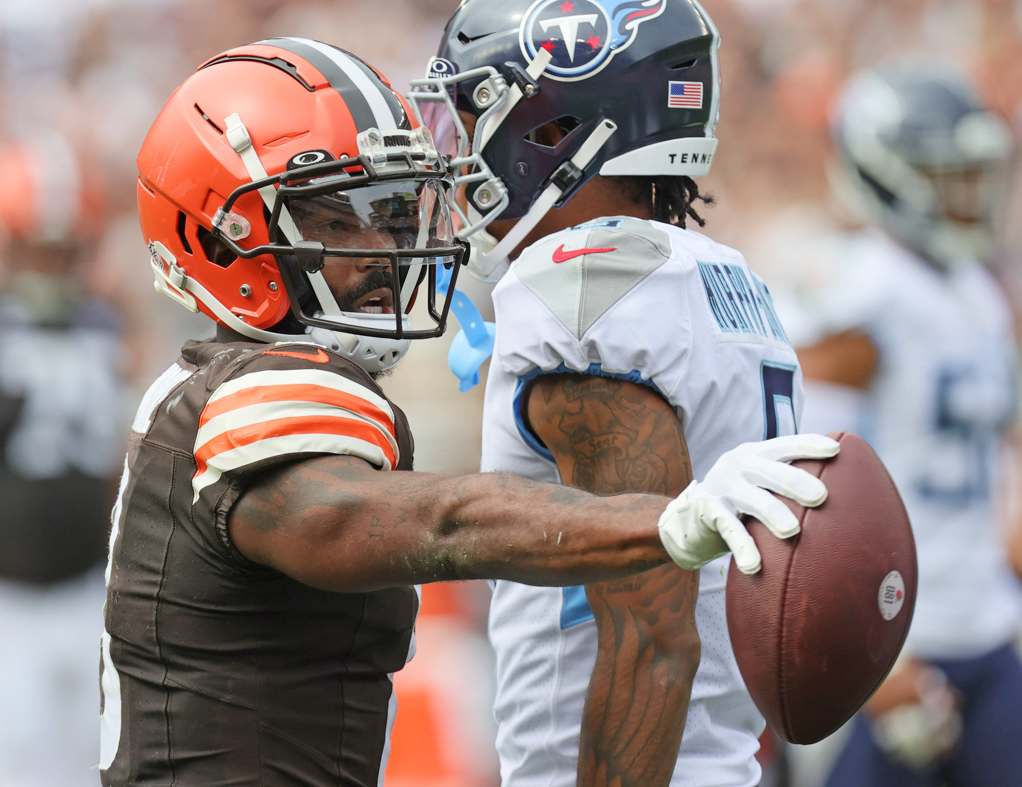 Watch: Browns WR Elijah Moore goes the wrong way