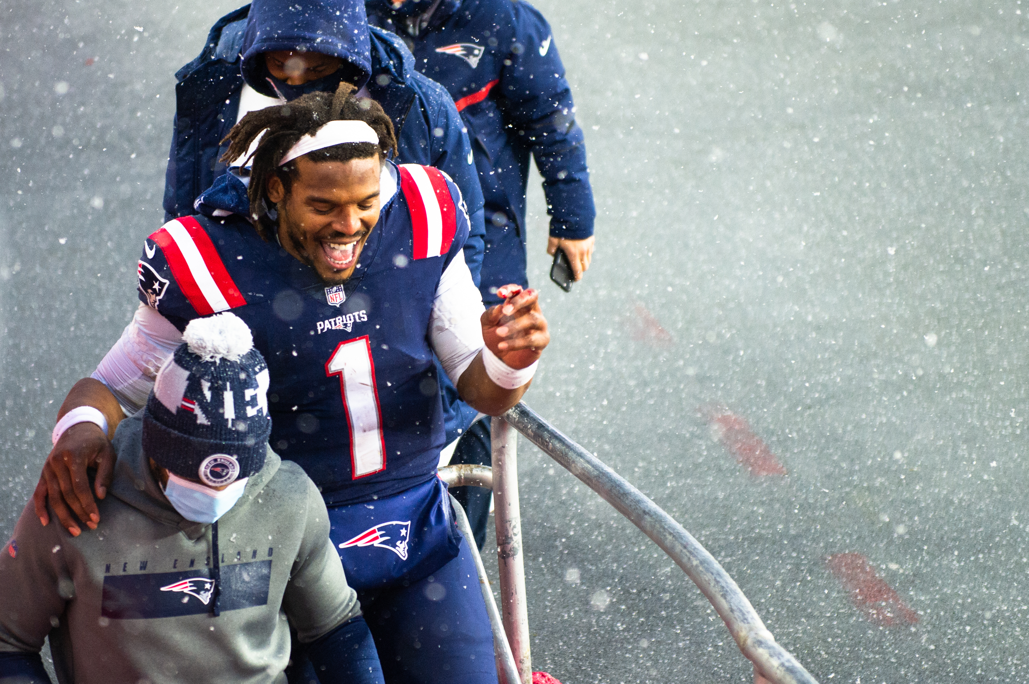 New England Patriots guard Shaq Mason (69) warms up before an NFL