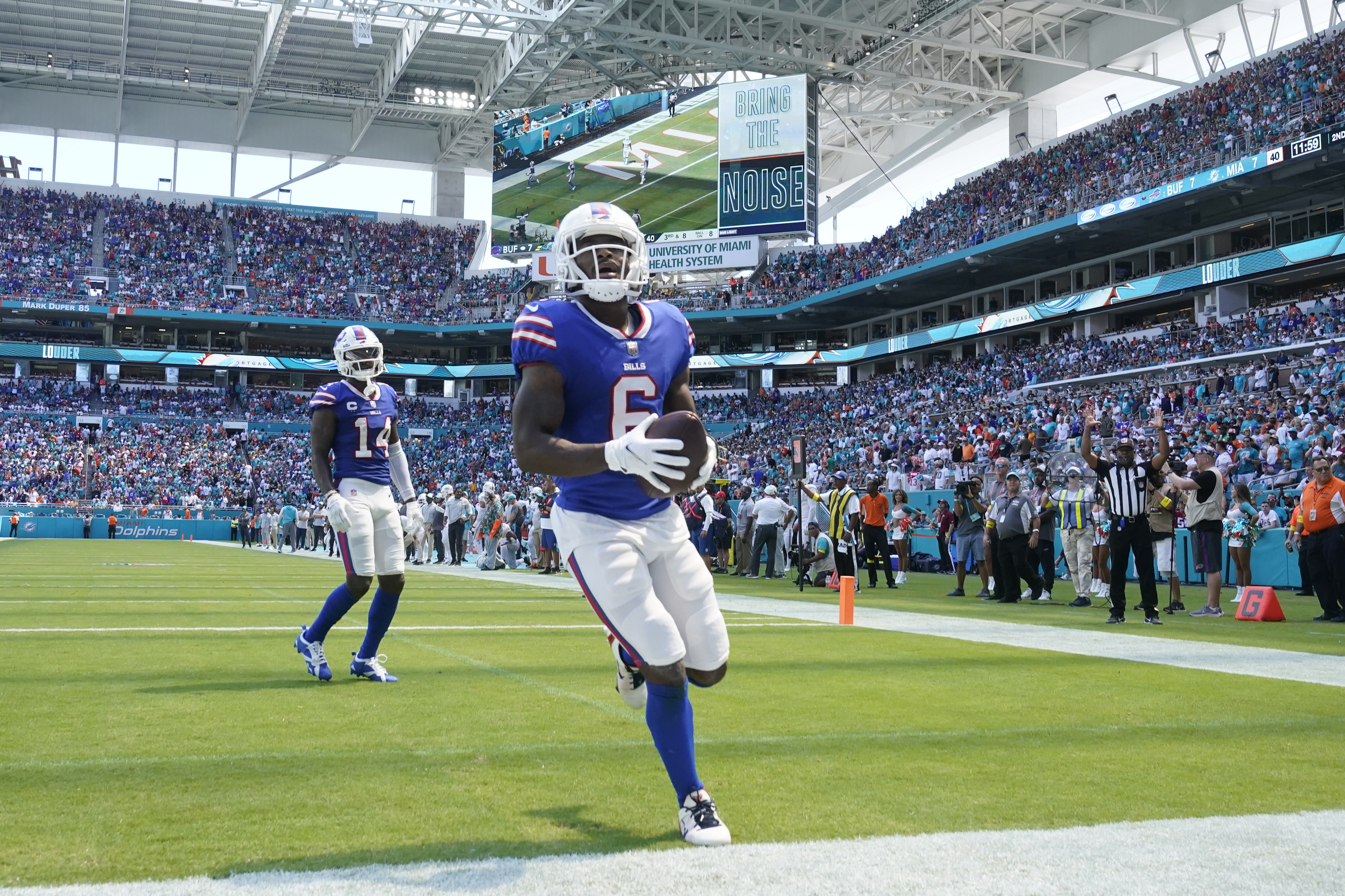 Bills Fans Freak Out As Former Titans Punter Refuses To Play For Them