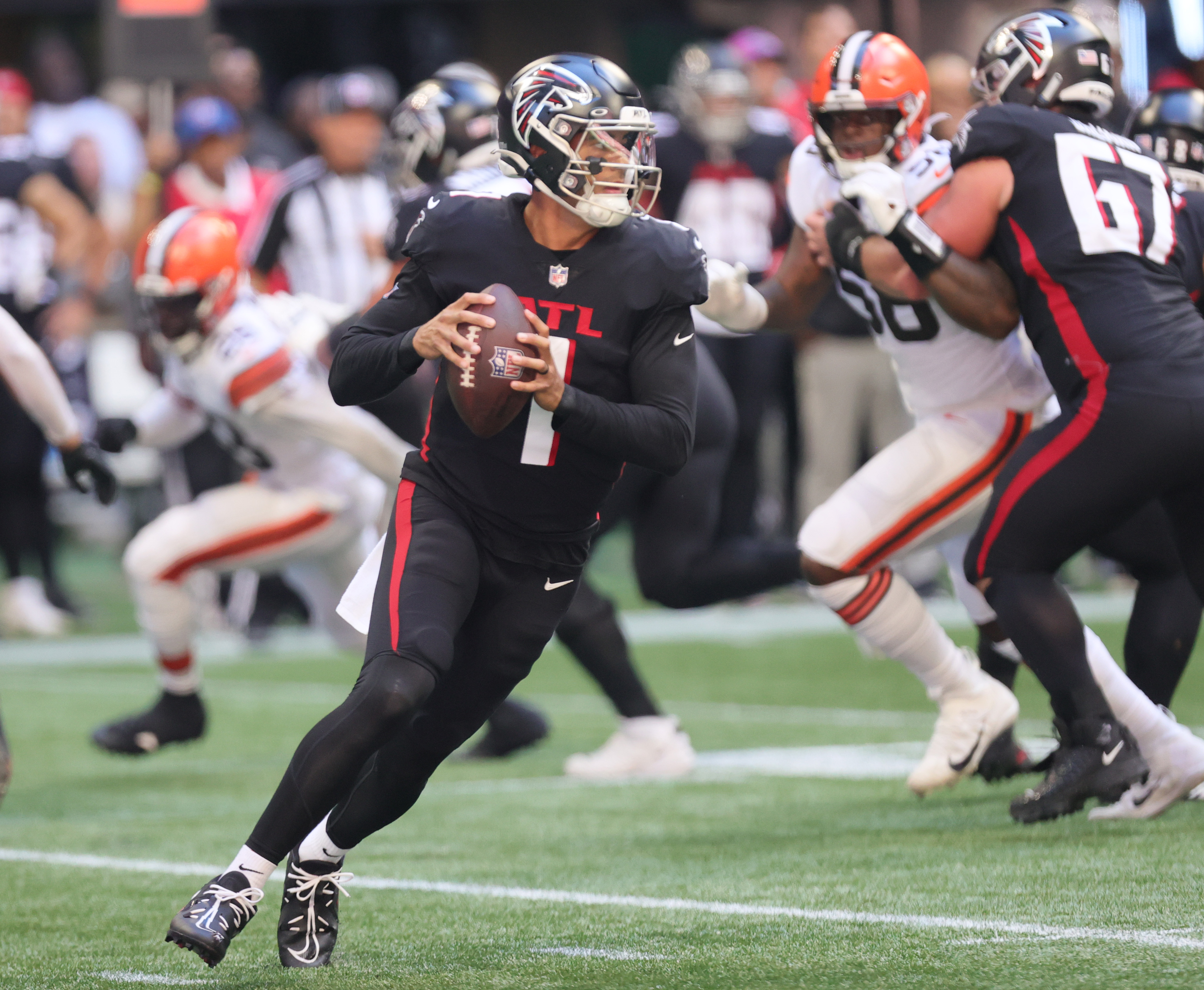 Tampa Bay Buccaneers sack Marcus Mariota, Atlanta Falcons 21-15