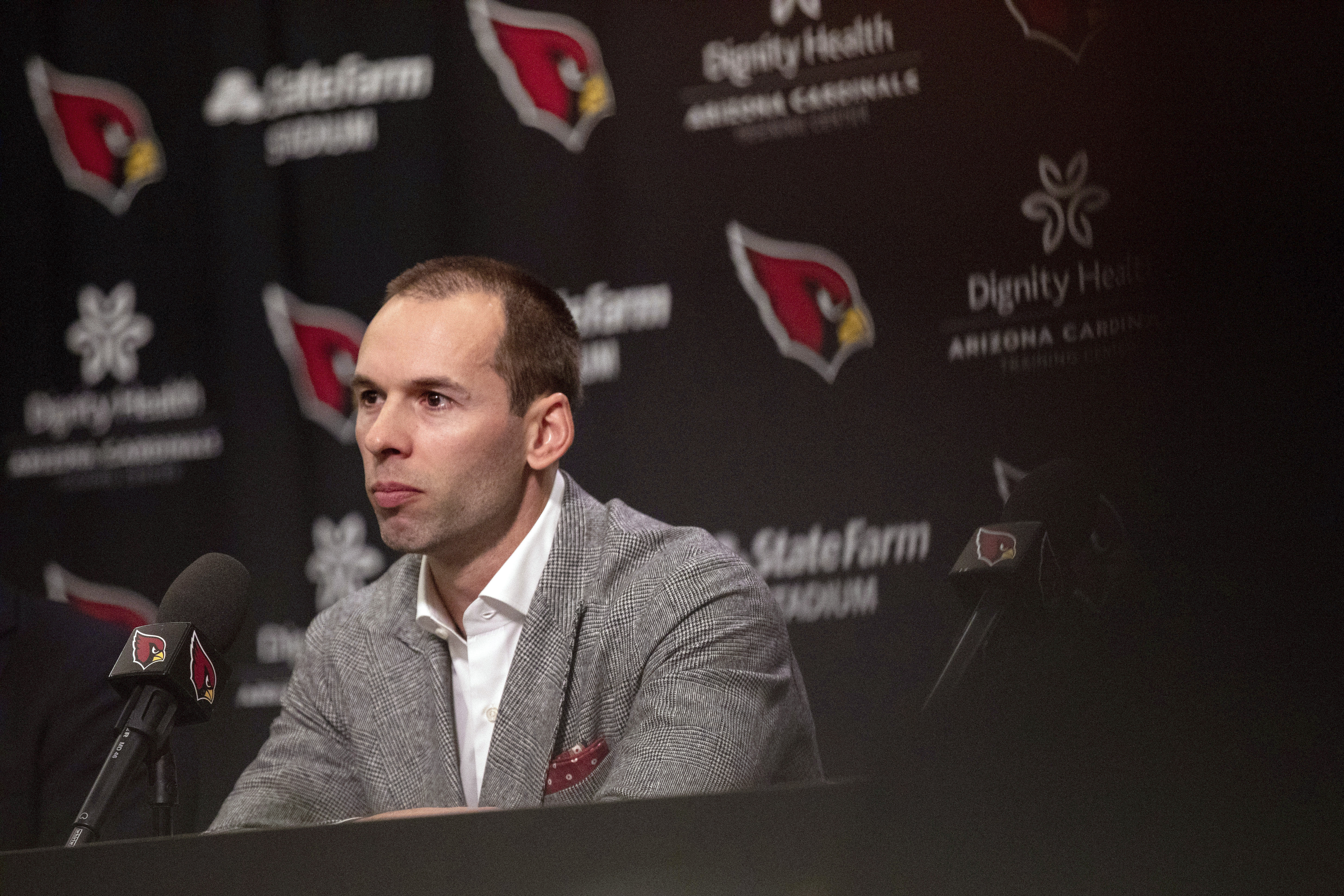 Arizona Cardinals HC Jonathan Gannon Readies for First Regular