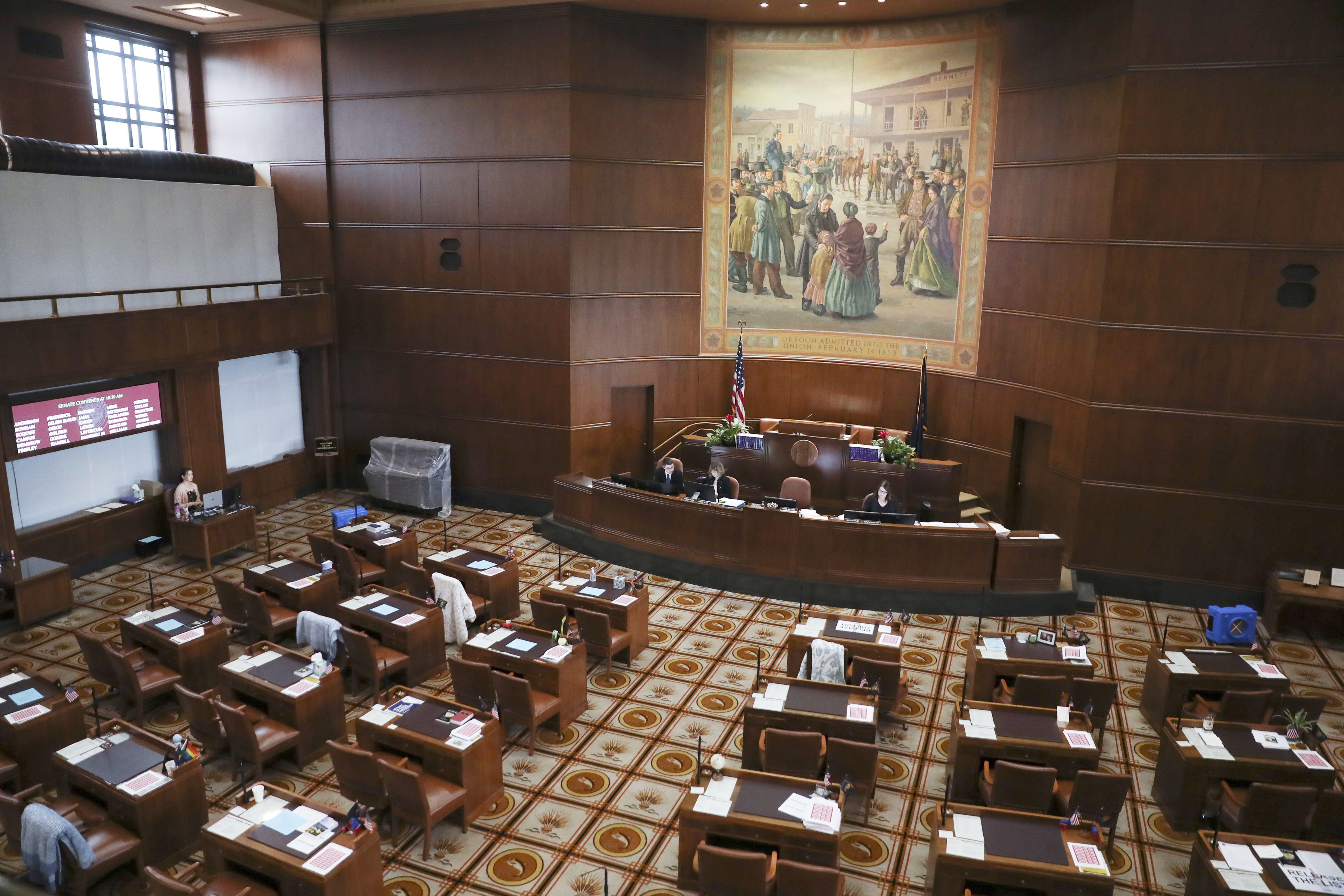 Bucking new law, 10 Oregon senators disqualified from reelection with boycott