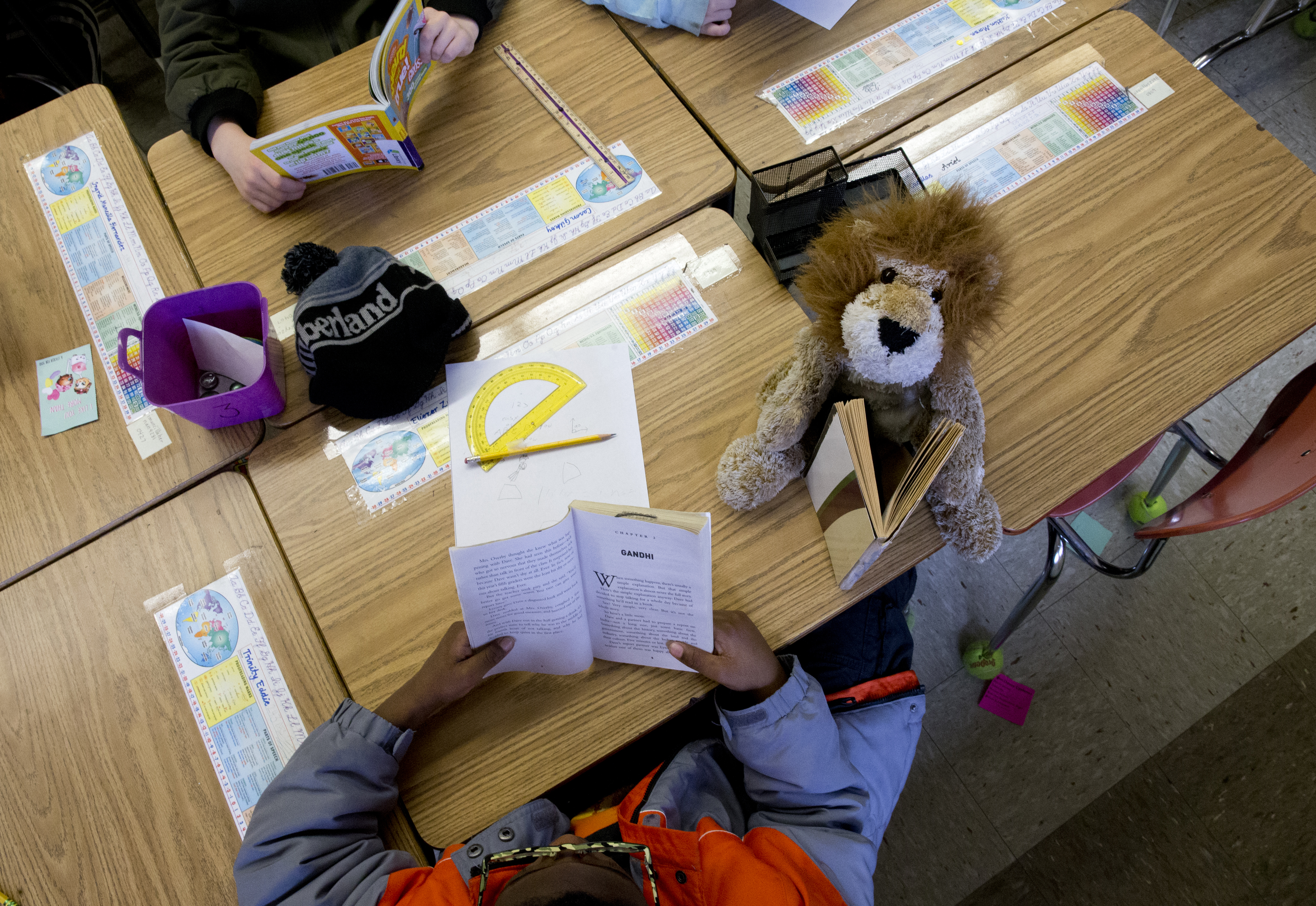 Orange school district pulls 673 books from teachers' classroom
