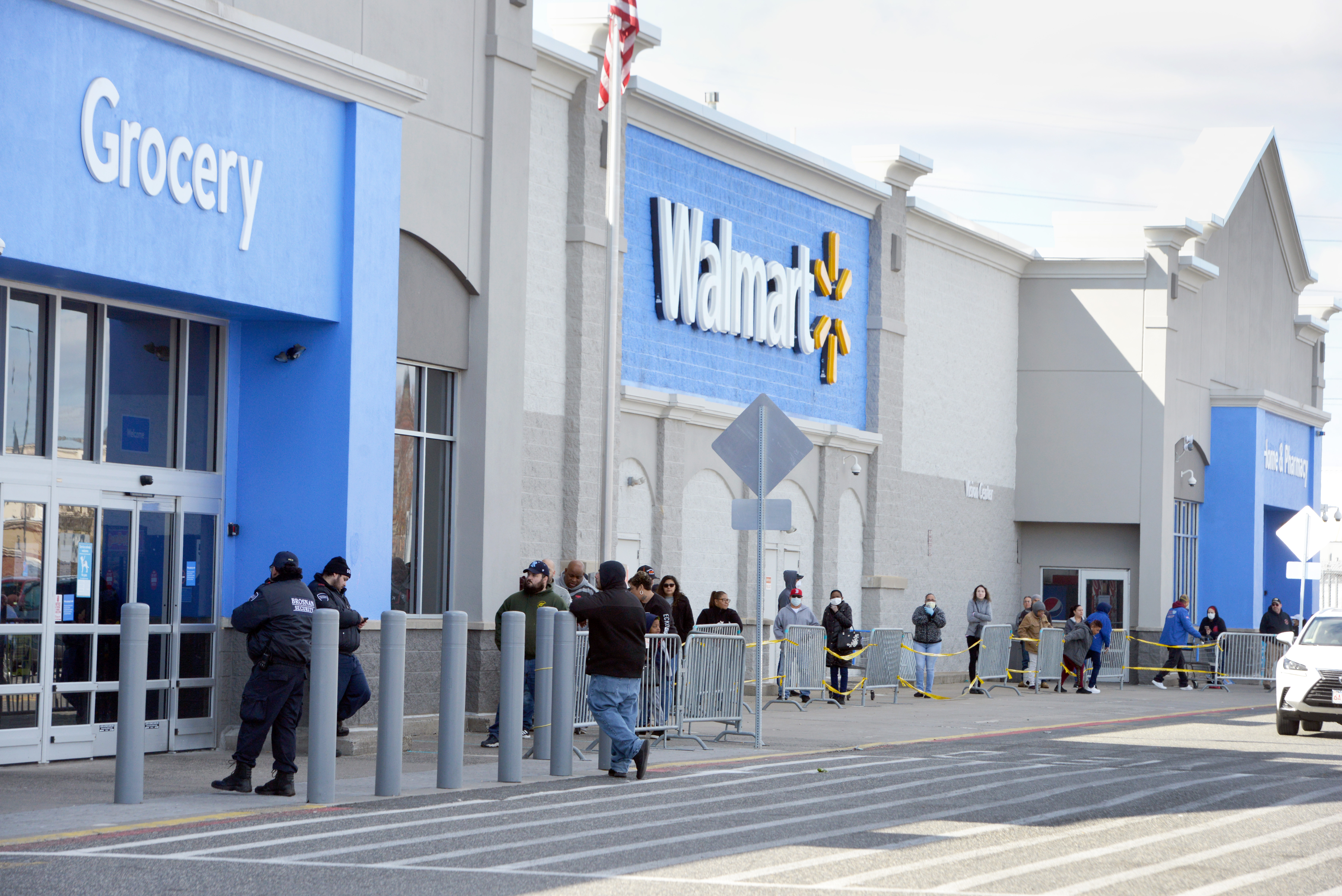 Worcester Walmart shuttered by coronavirus outbreak - The Boston Globe