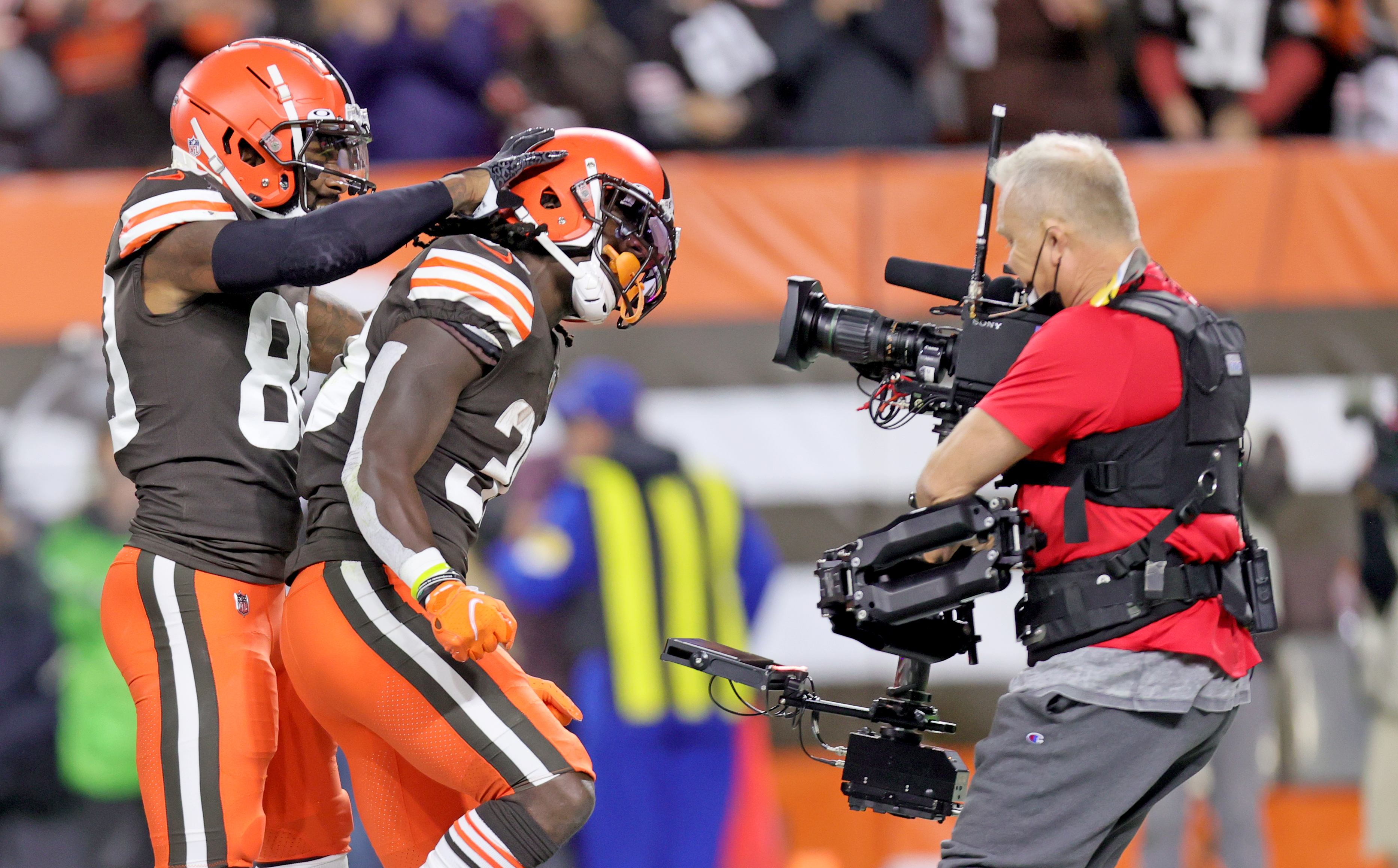 D'Ernest Johnson runs wild in spot start, leads Browns over Broncos 