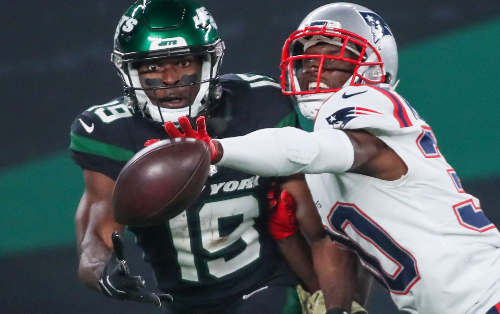 Jets Fall to New Low, 0-9, With Loss to Patriots - The New York Times