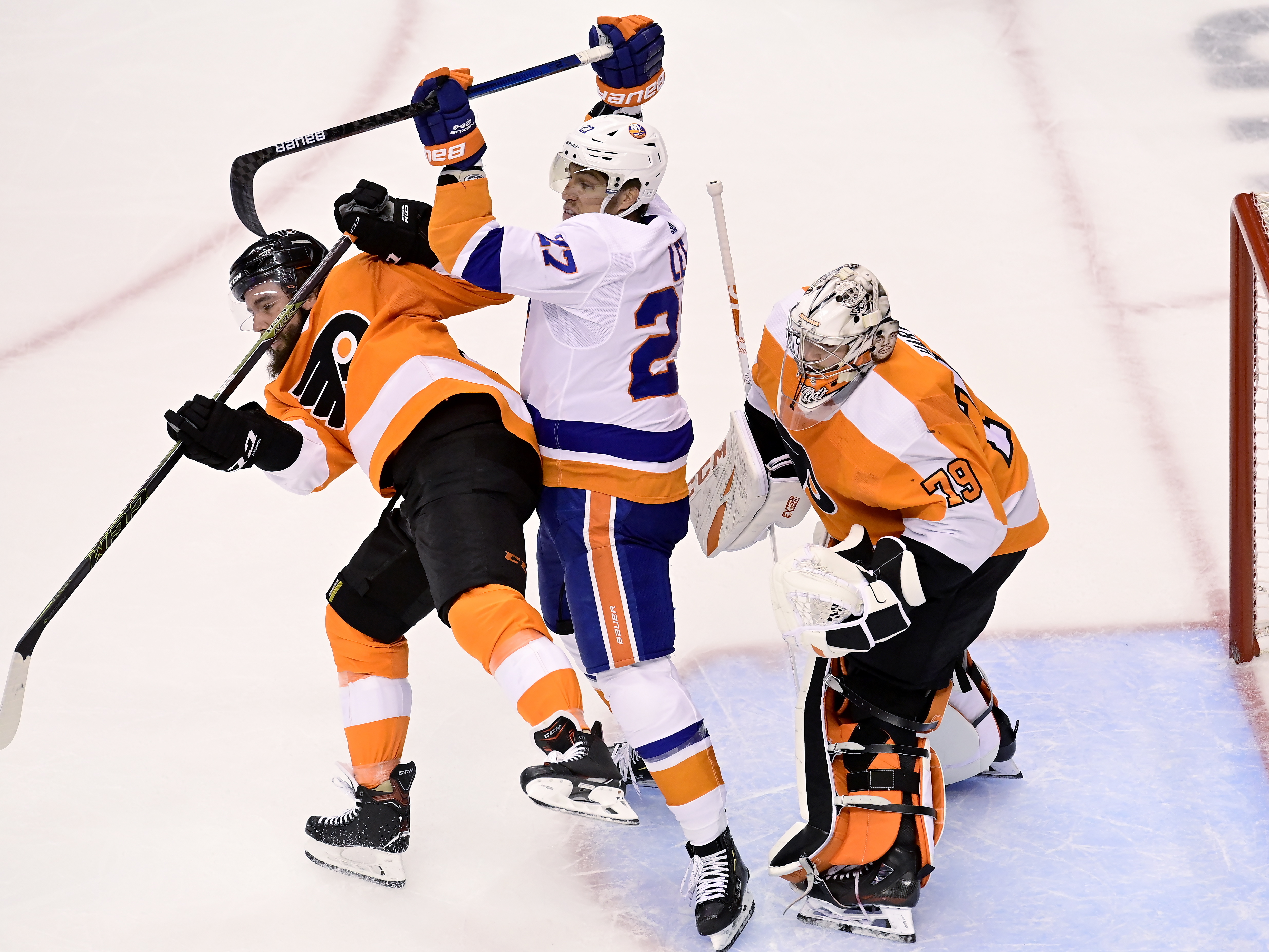 Islanders Semyon Varlamov sets franchise playoff shutout streak