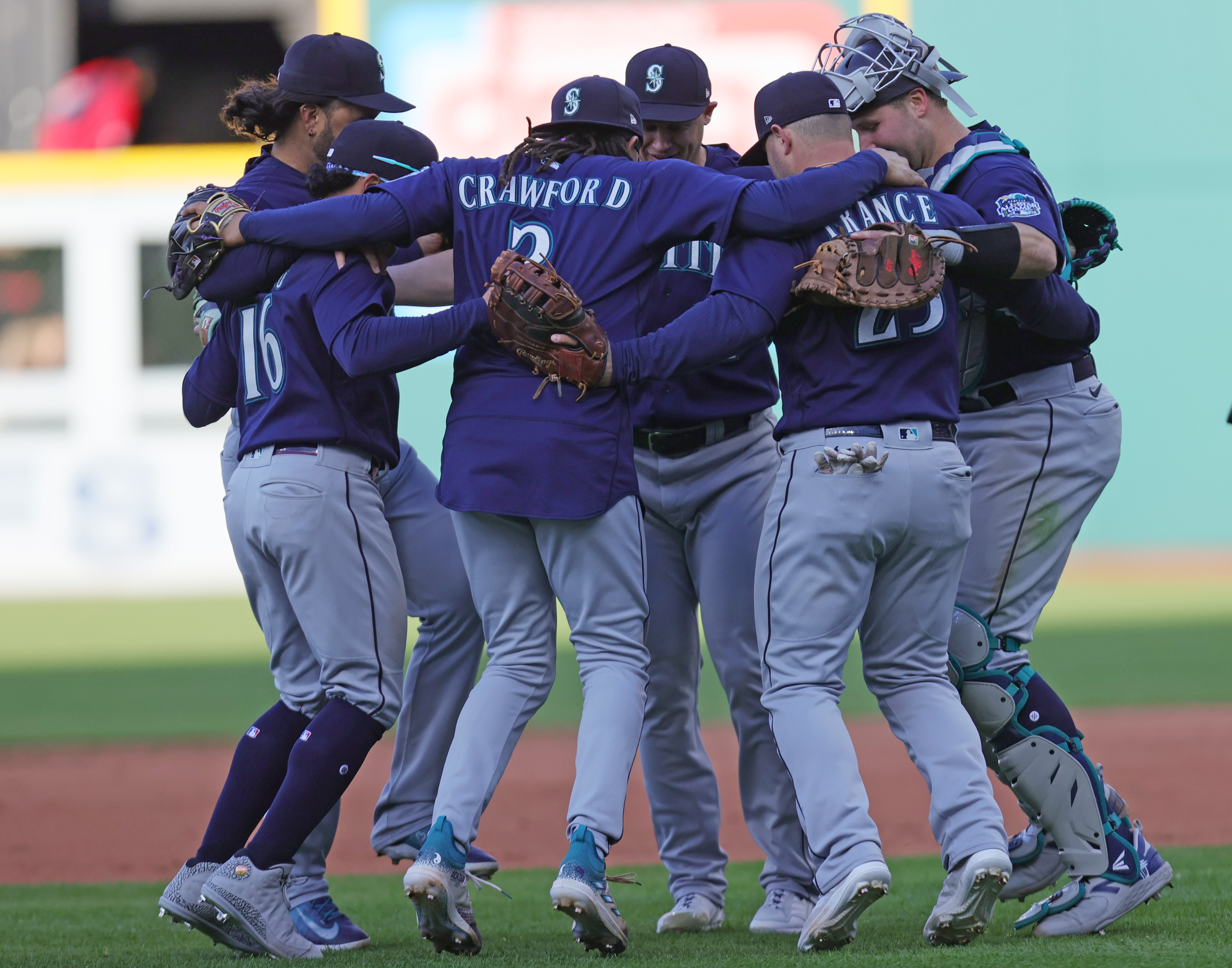 Seattle Mariners strike back, 5-3, to ruin Cleveland Guardians' home opener  