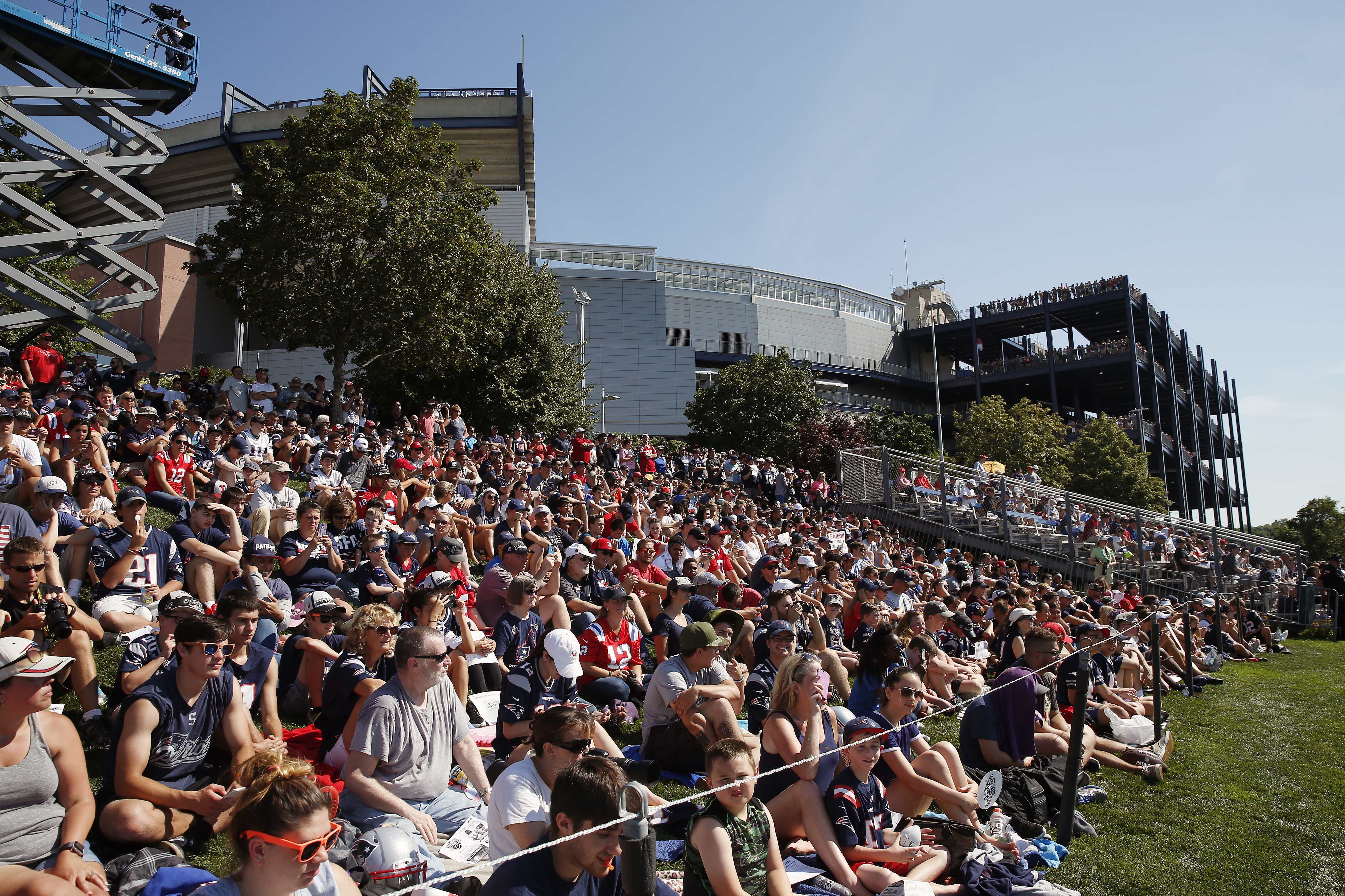 Pats fans line up outside Gillette Stadium pro shop