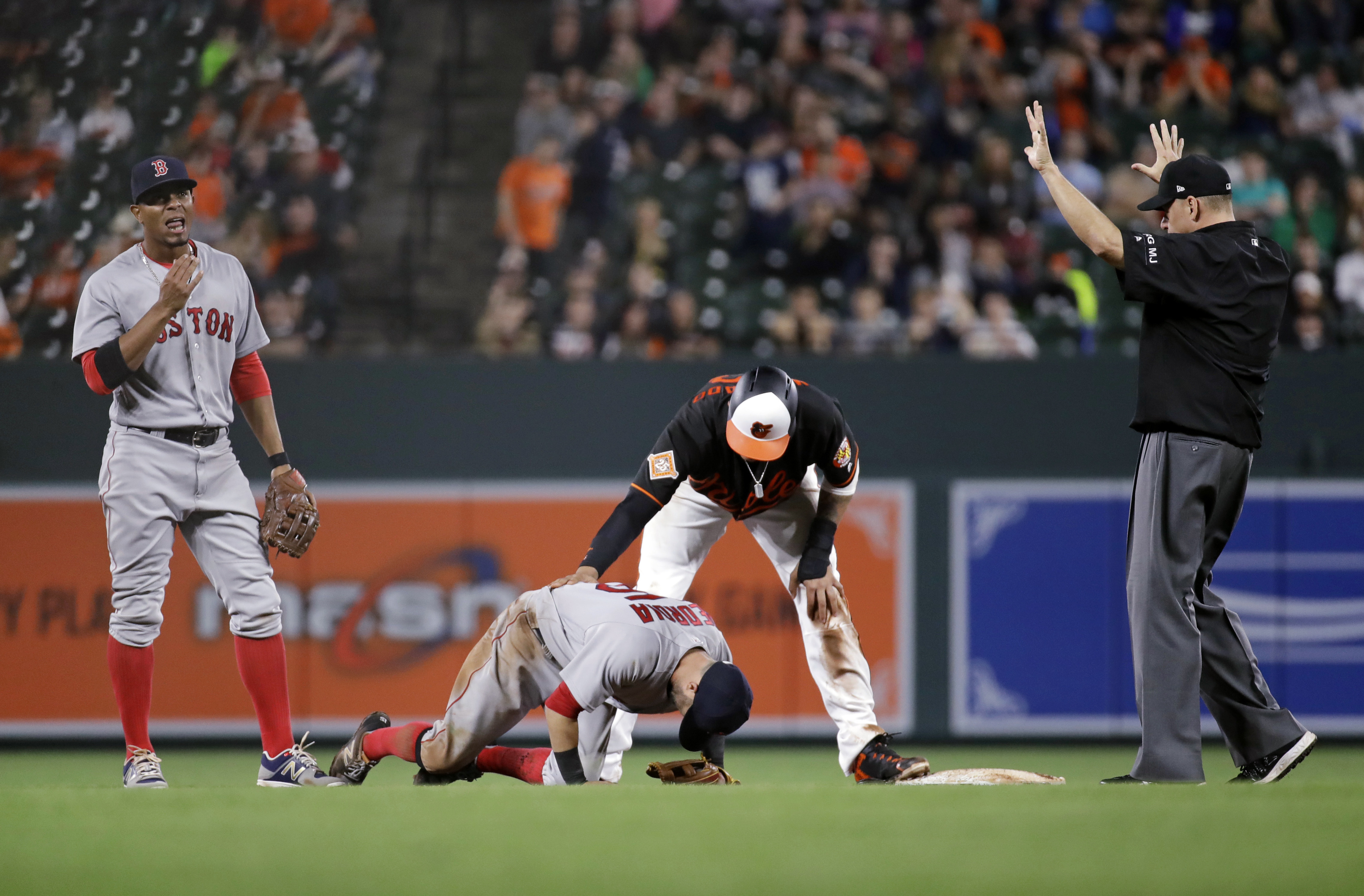 MLB report: Orioles' Machado might have season-ending knee surgery