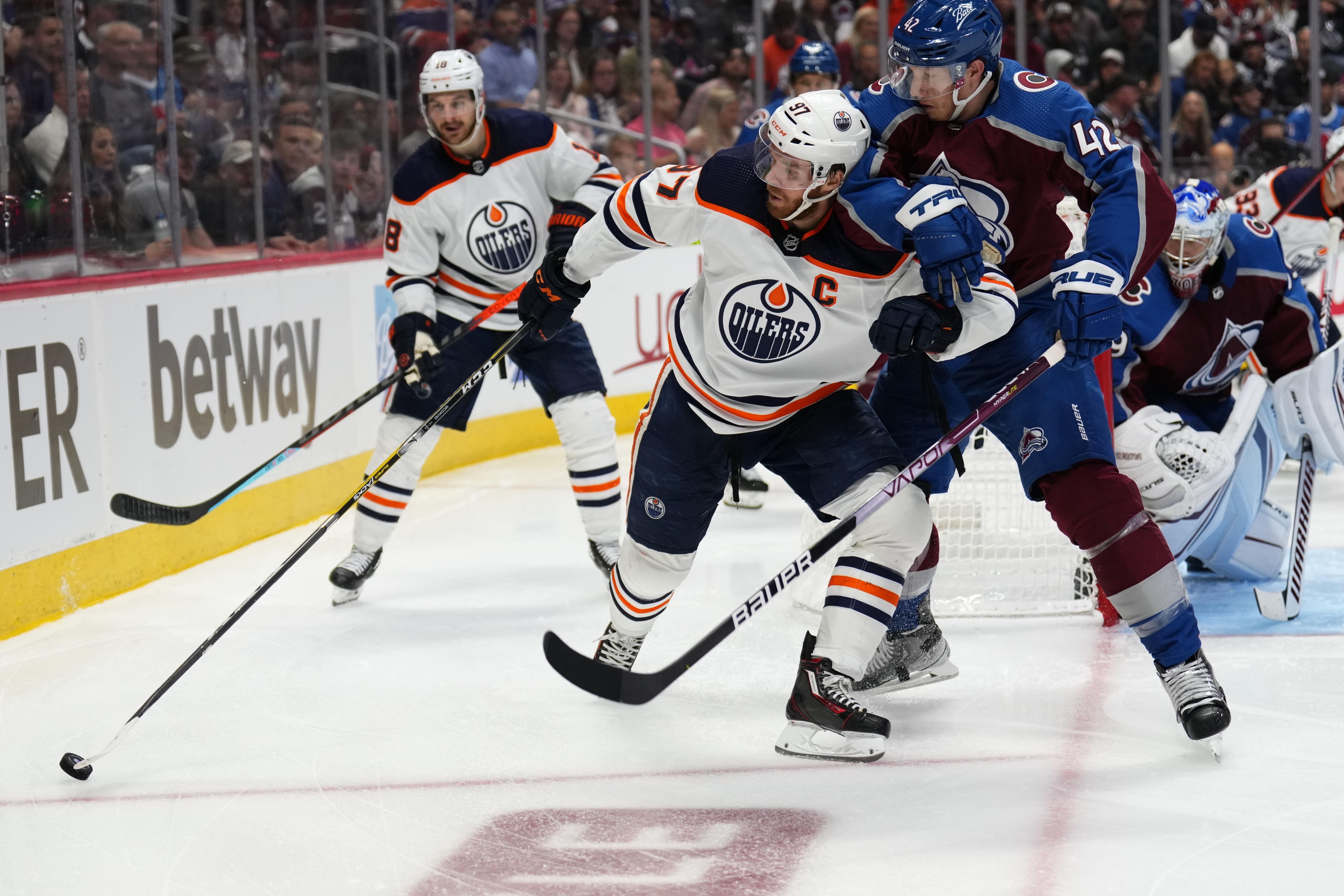 Oilers goaltender Mike Smith to start Game 2, Avalanche counterpart Darcy  Kuemper out
