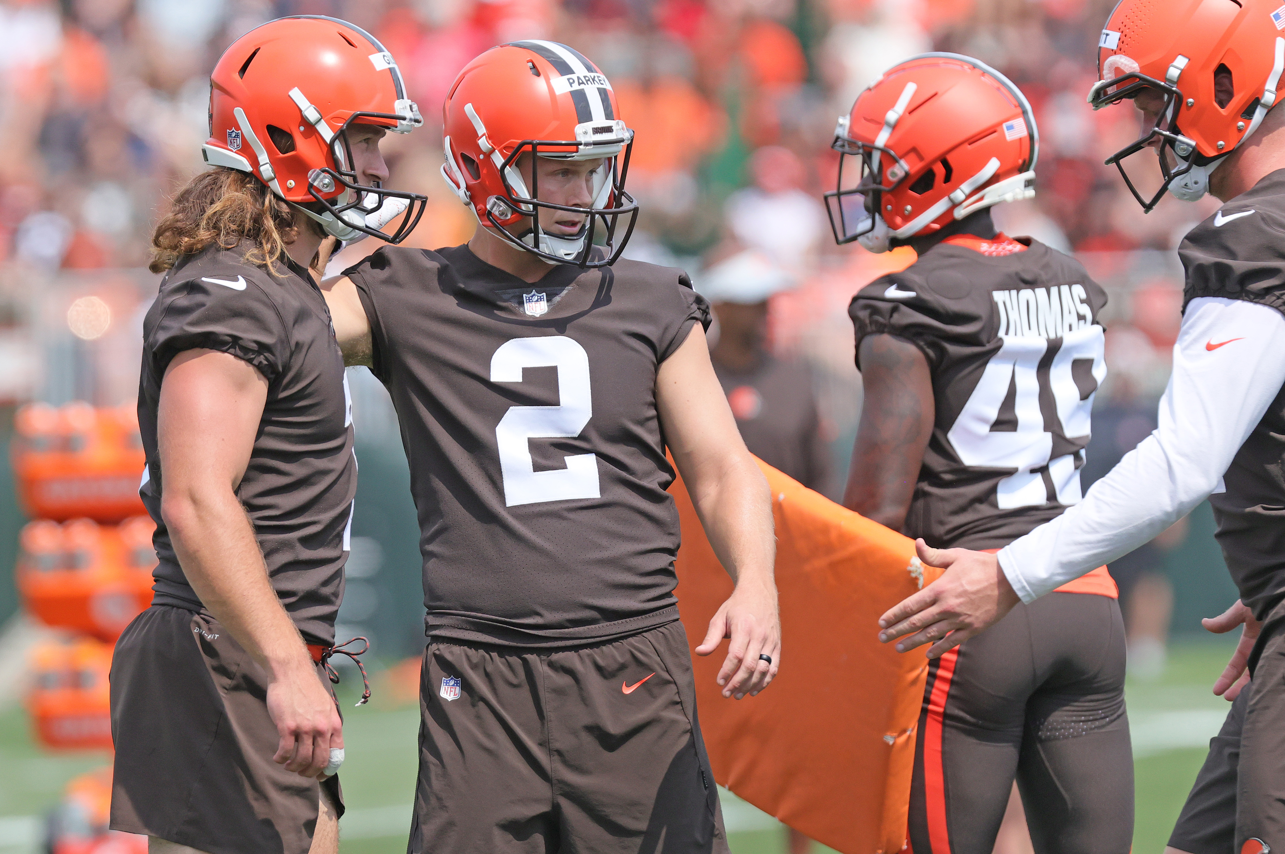 Browns sign snapper Hughlett to 4-year contract extension