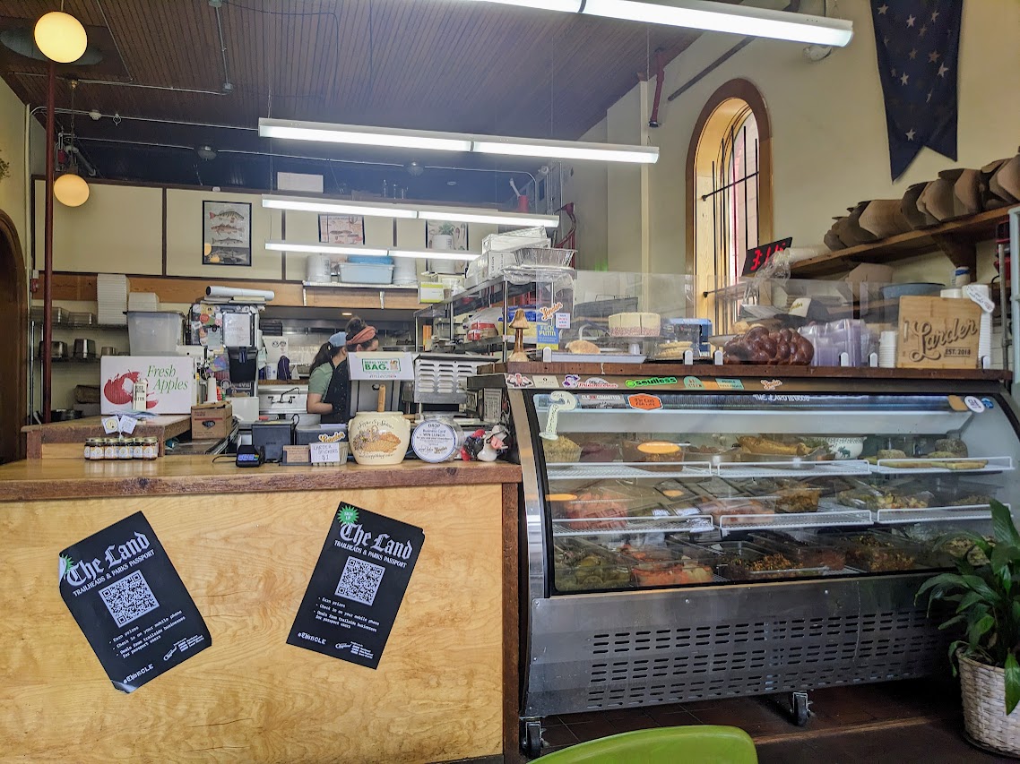 Larder deli, Hingetown