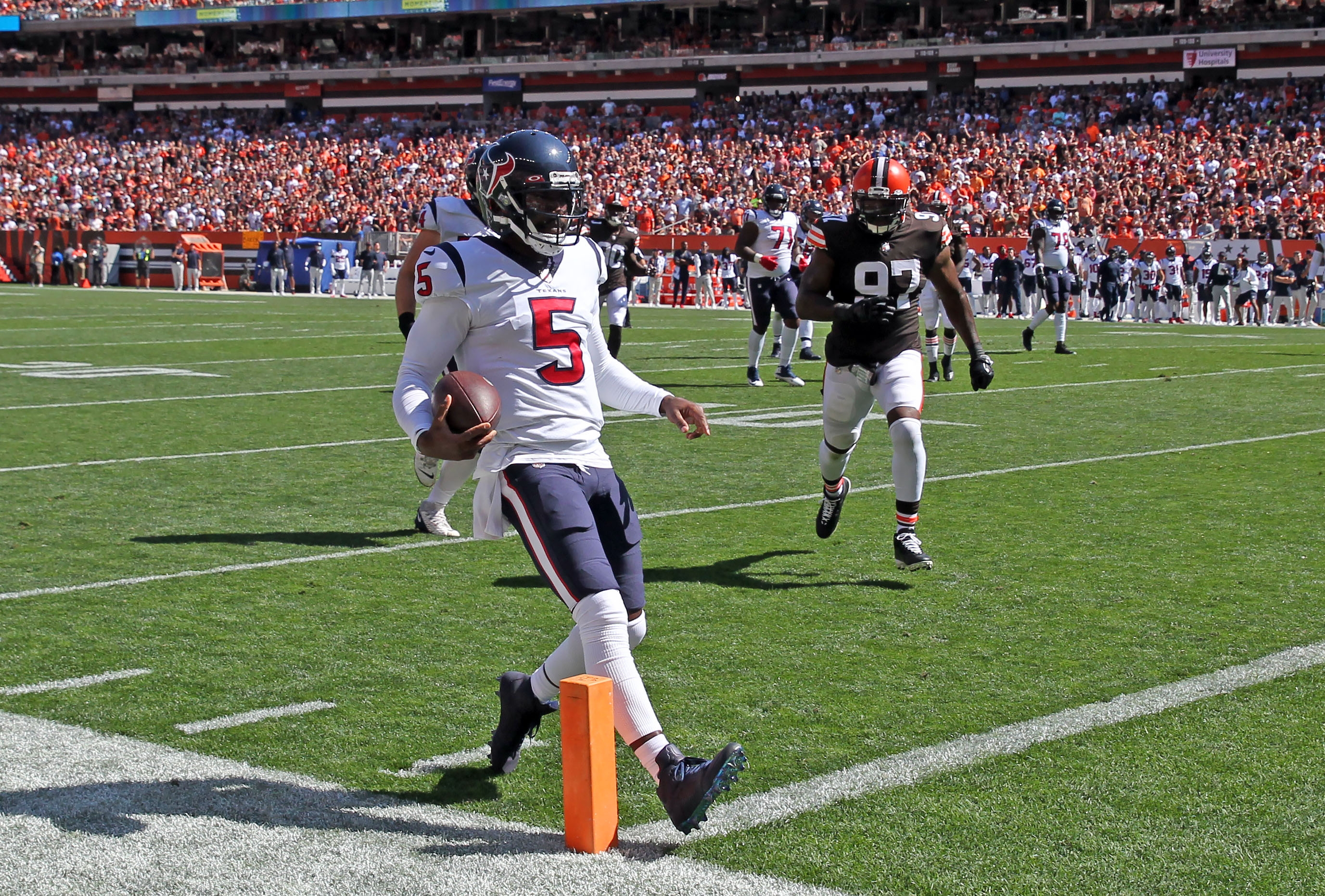 Steelers sign backup QB Mitch Trubisky to new three-year deal