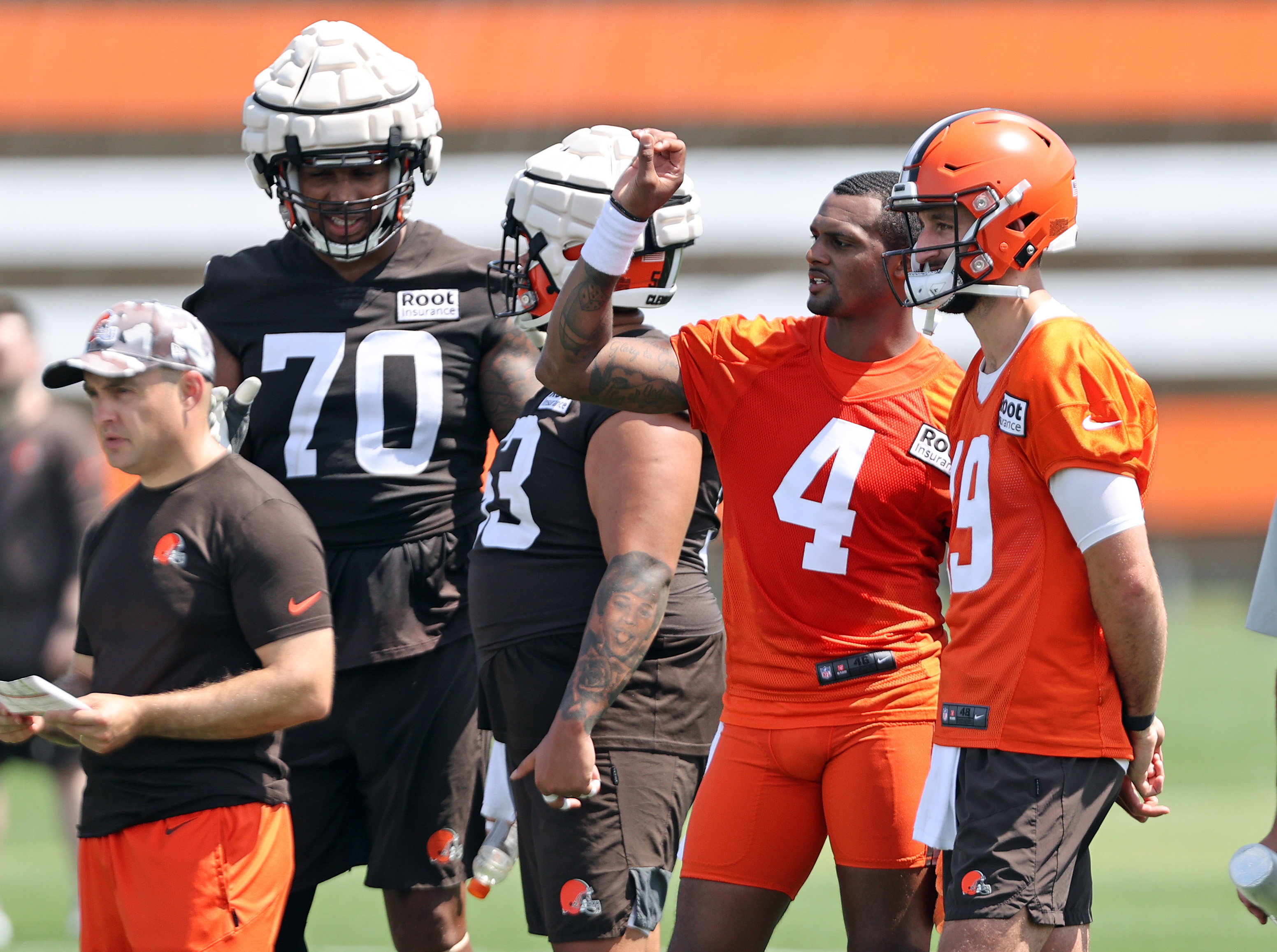 Joel Bitonio becomes a human bobblehead; Anthony Schwartz injured: What  happened on Day 2 of Browns training camp 