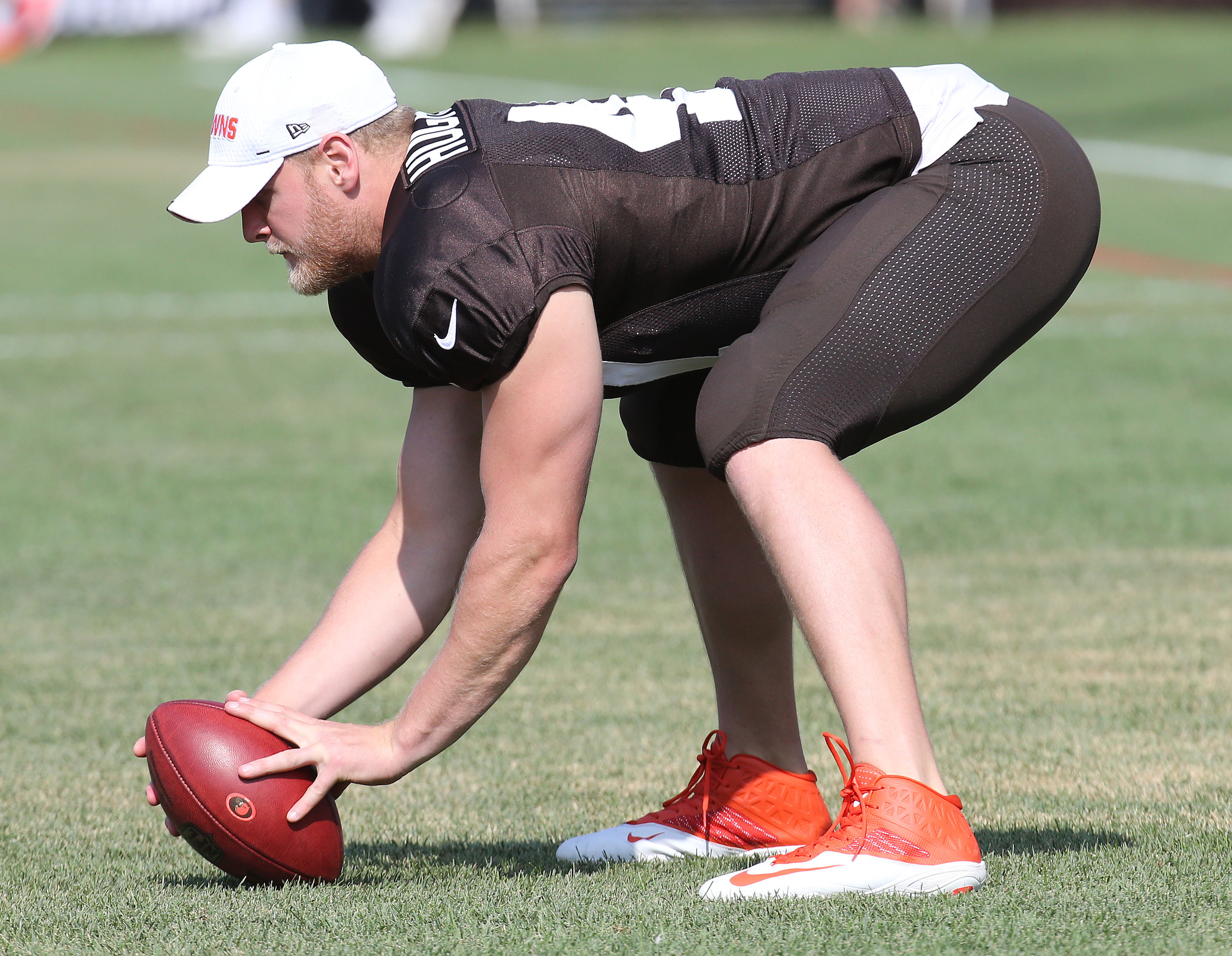 Browns long snapper Charley Hughlett agrees to four-year extension