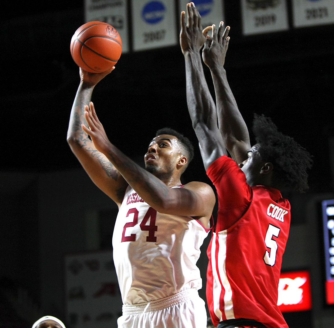 UMass Men's Basketball vs Fairfield 12/19/21 - masslive.com