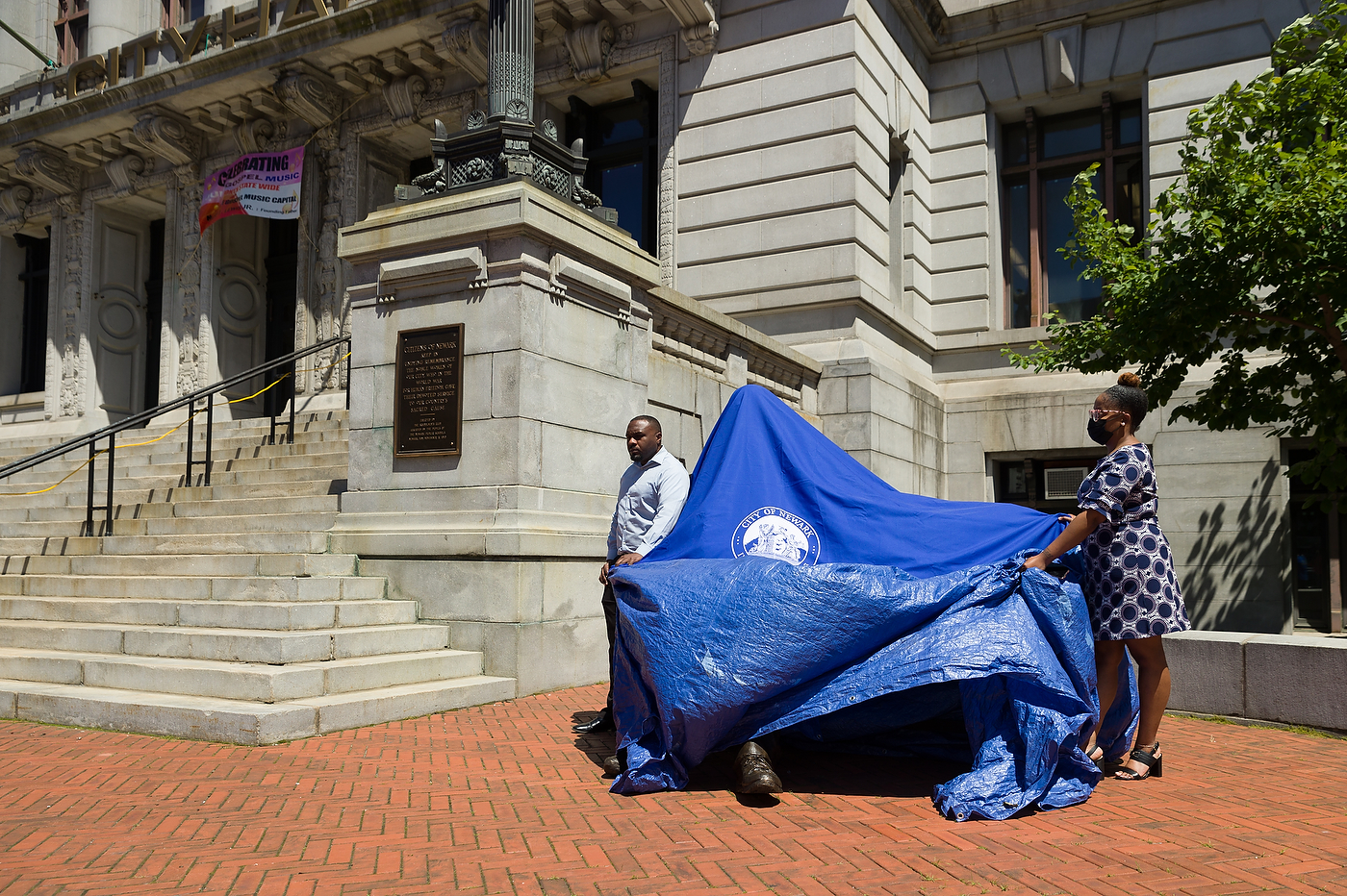 George Floyd statues vandalized in Brooklyn and Newark - REVOLT