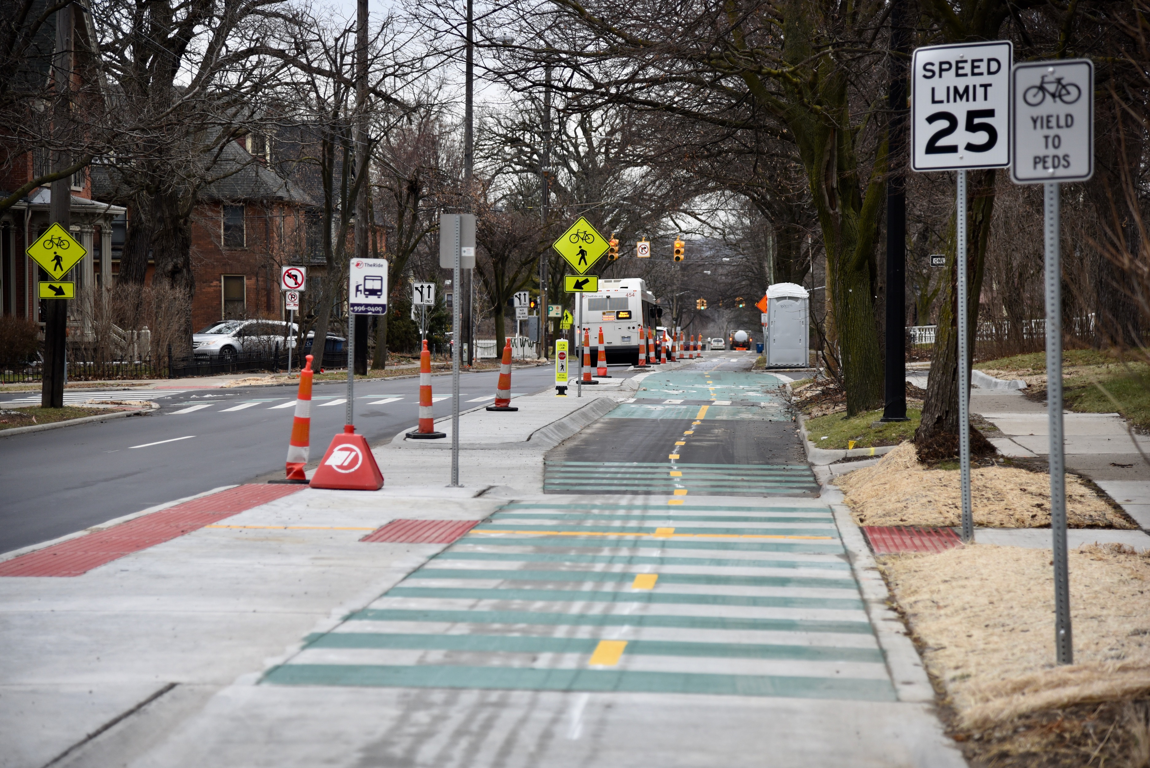 Downtown Ann Arbor's third 2-way protected bikeway now open 