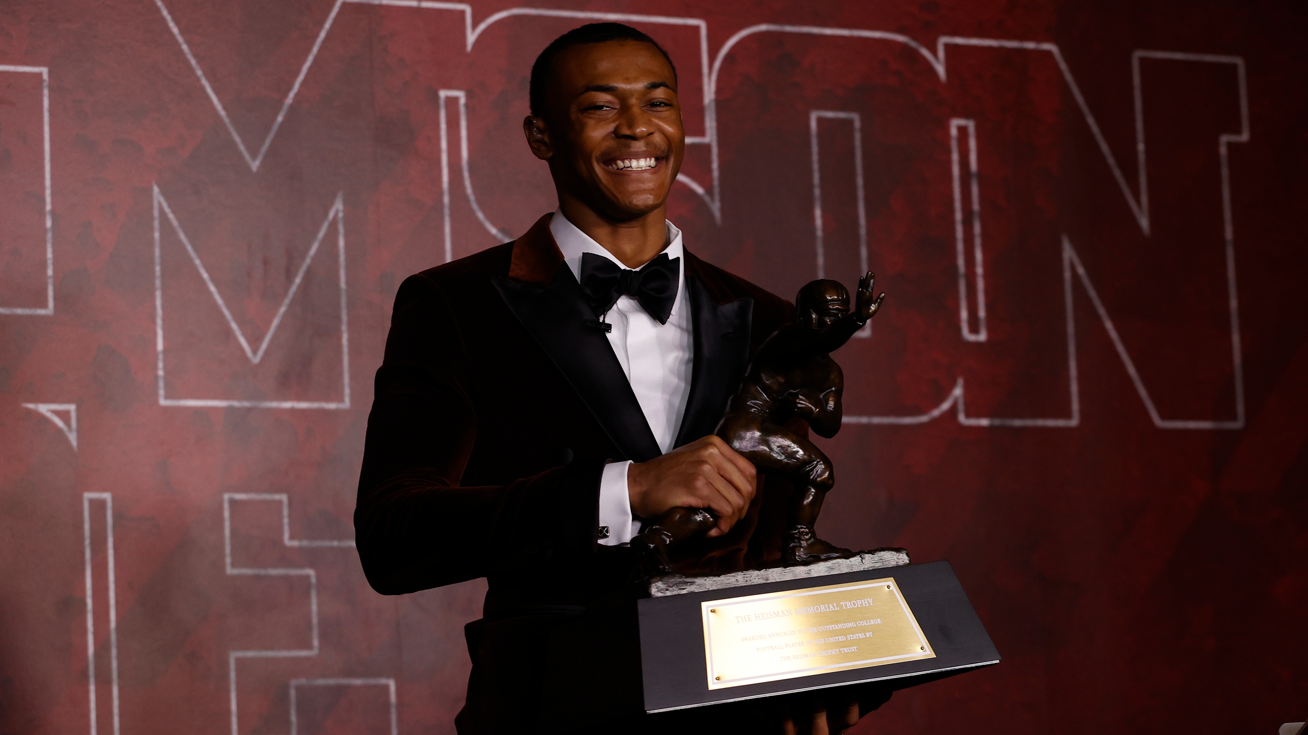 Alabama WR DeVonta Smith wins 2020 Heisman Trophy